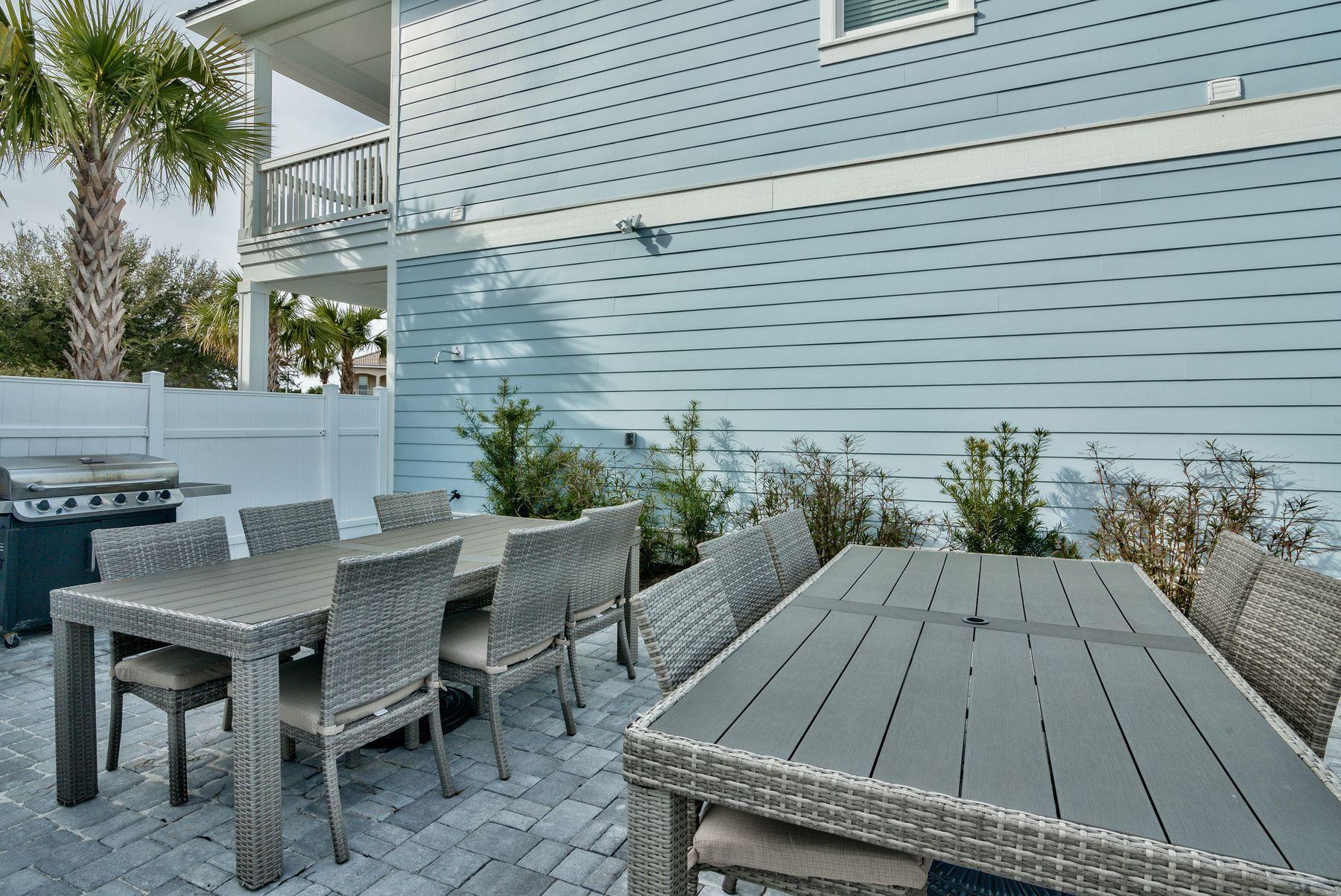 EMERALD WATERS VILLAGE - Residential