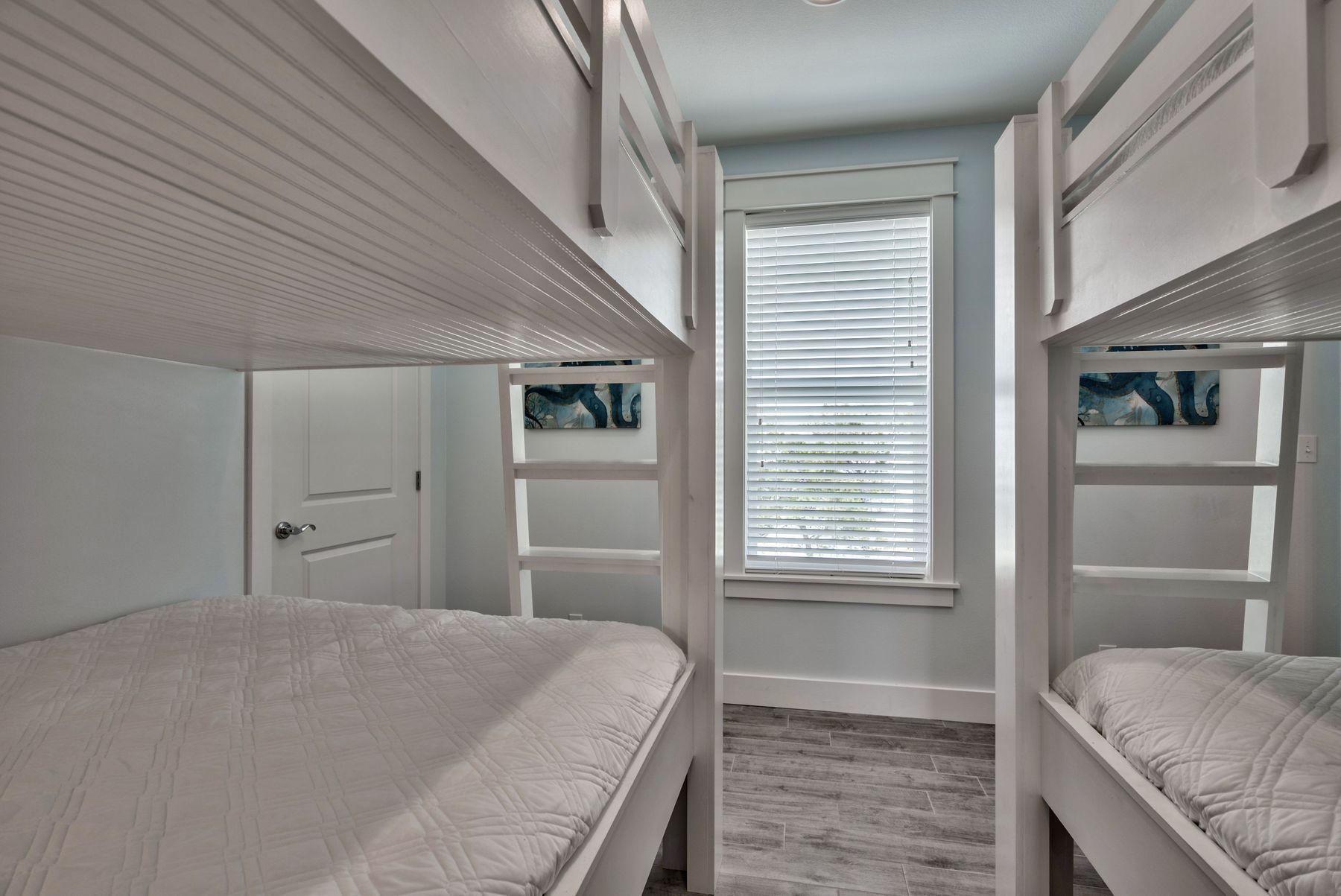 EMERALD WATERS VILLAGE - Residential