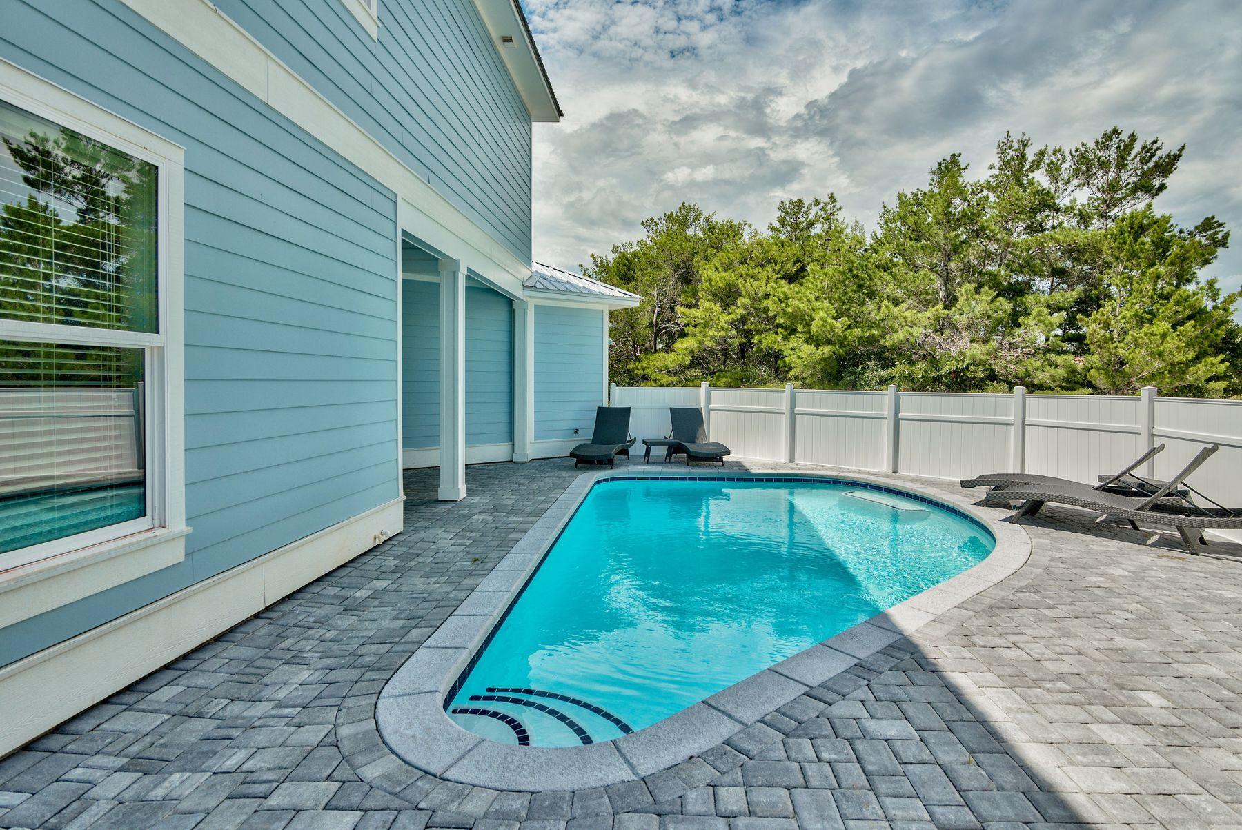EMERALD WATERS VILLAGE - Residential