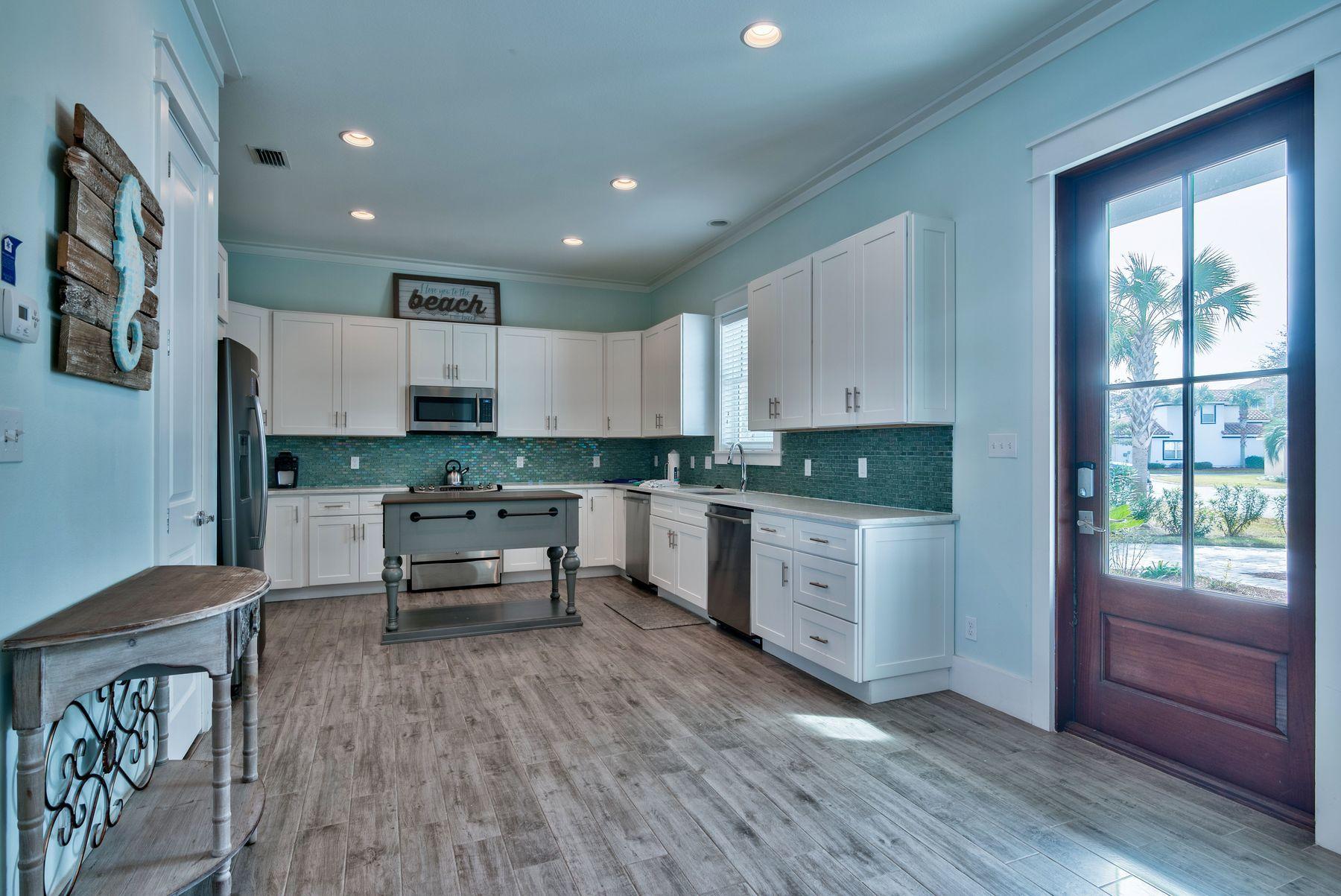 EMERALD WATERS VILLAGE - Residential