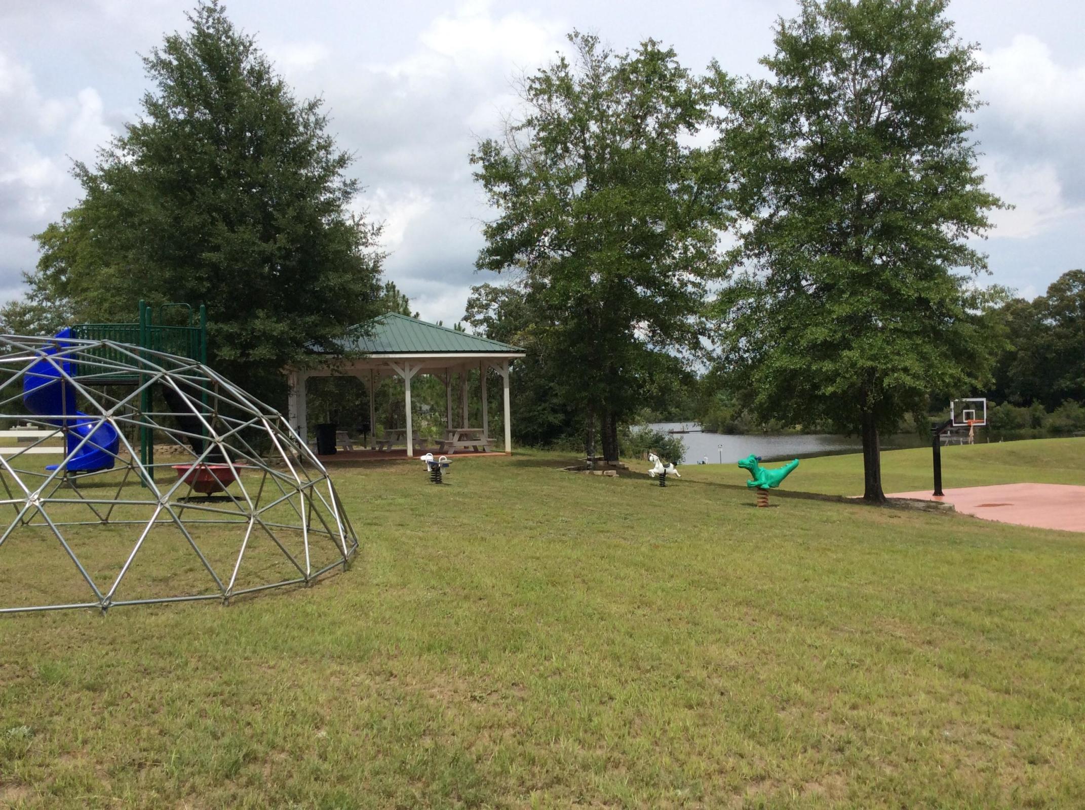 LAKE ARTHUR ESTATES - Land