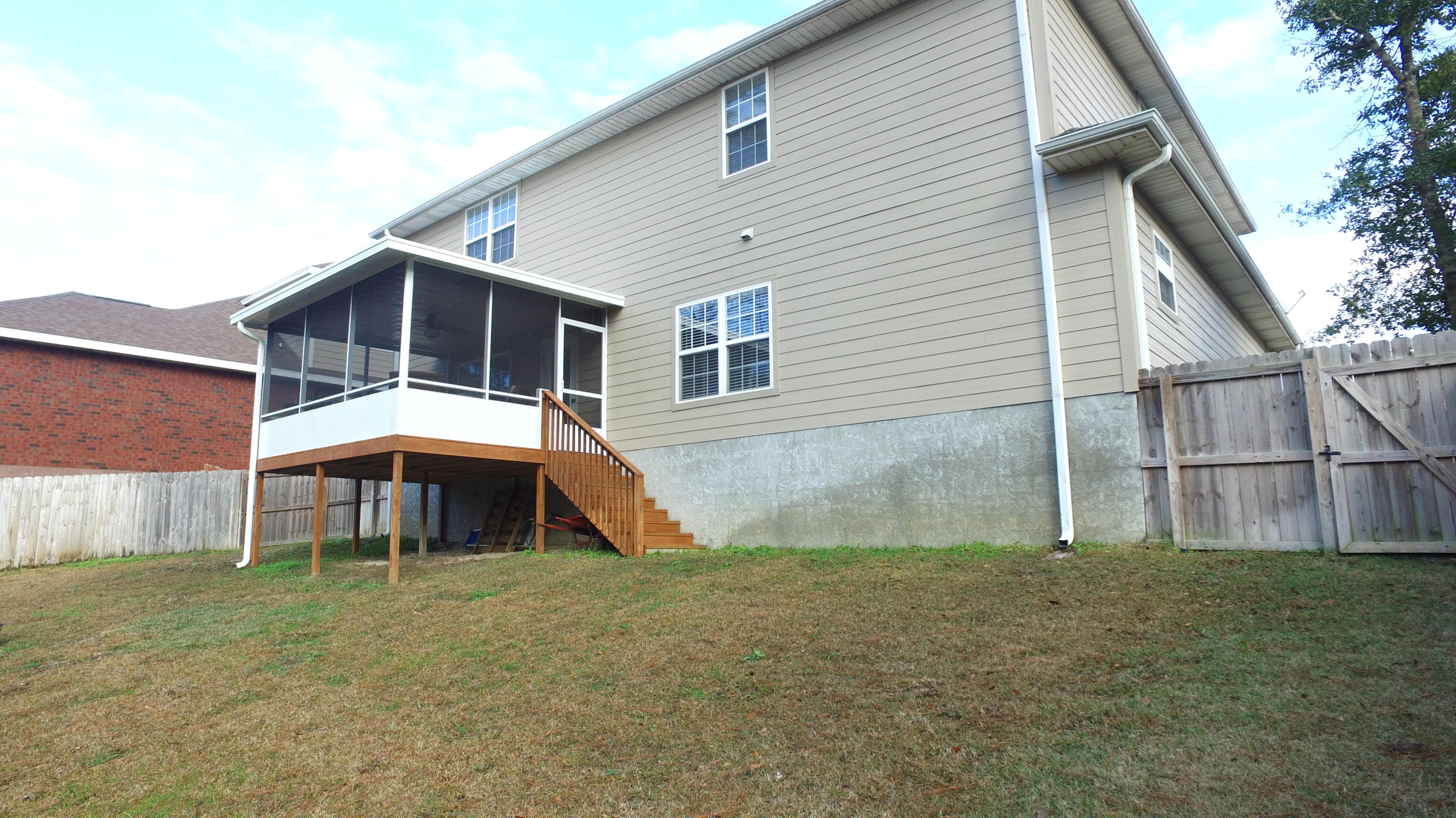 DUGGAN POND ESTATES - Residential Lease