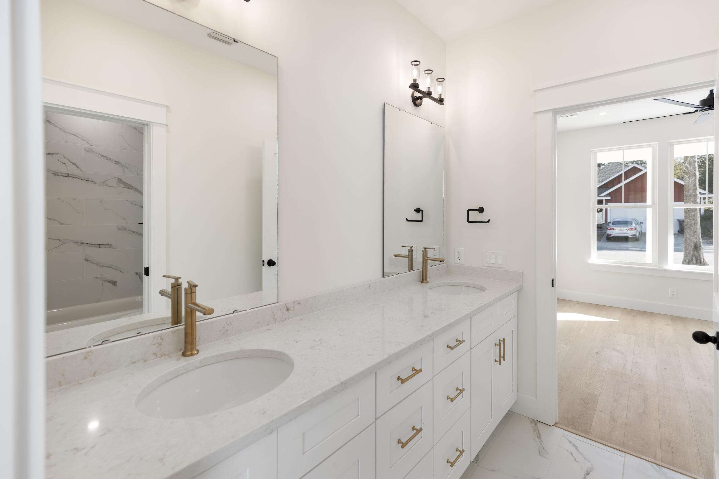 LAGRANGE LANDING - Residential