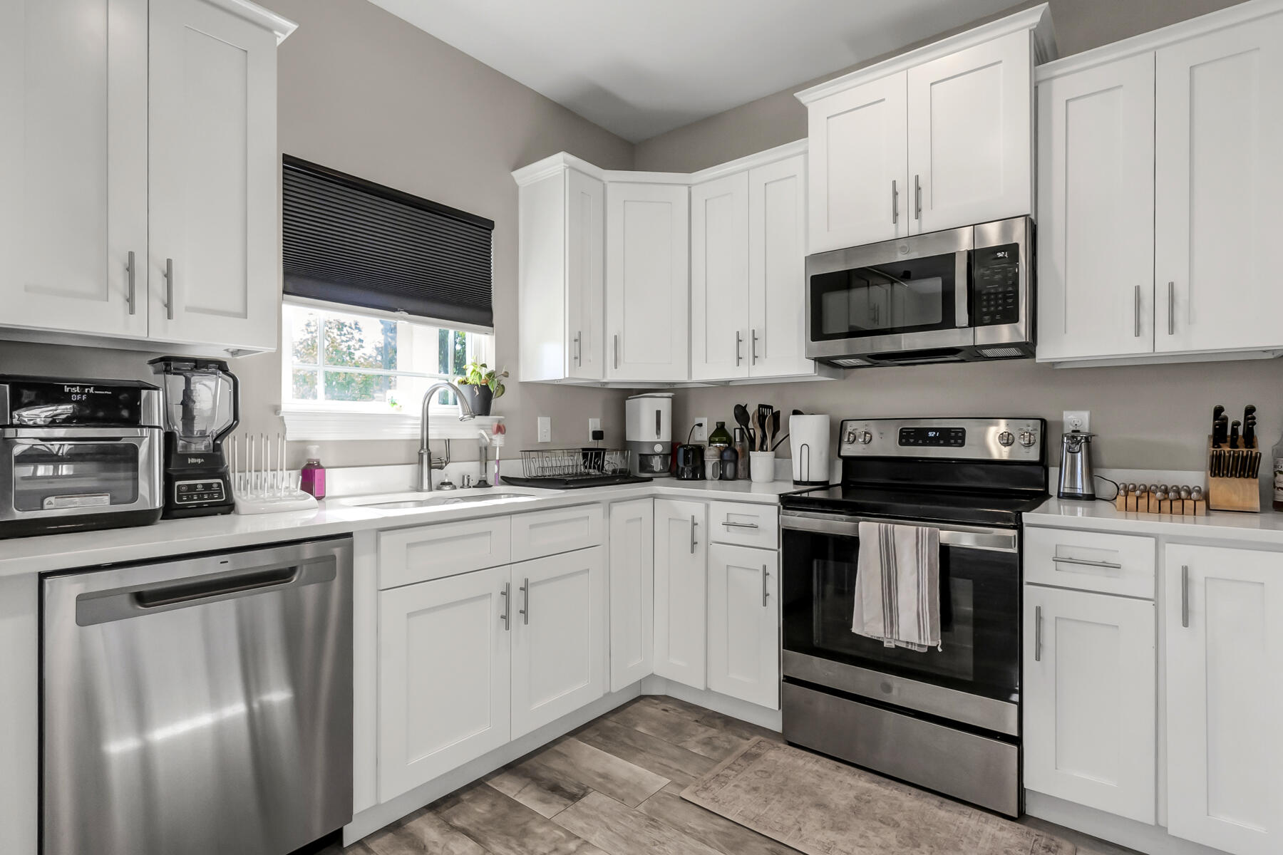 CRESCENT SHORES - Residential Lease