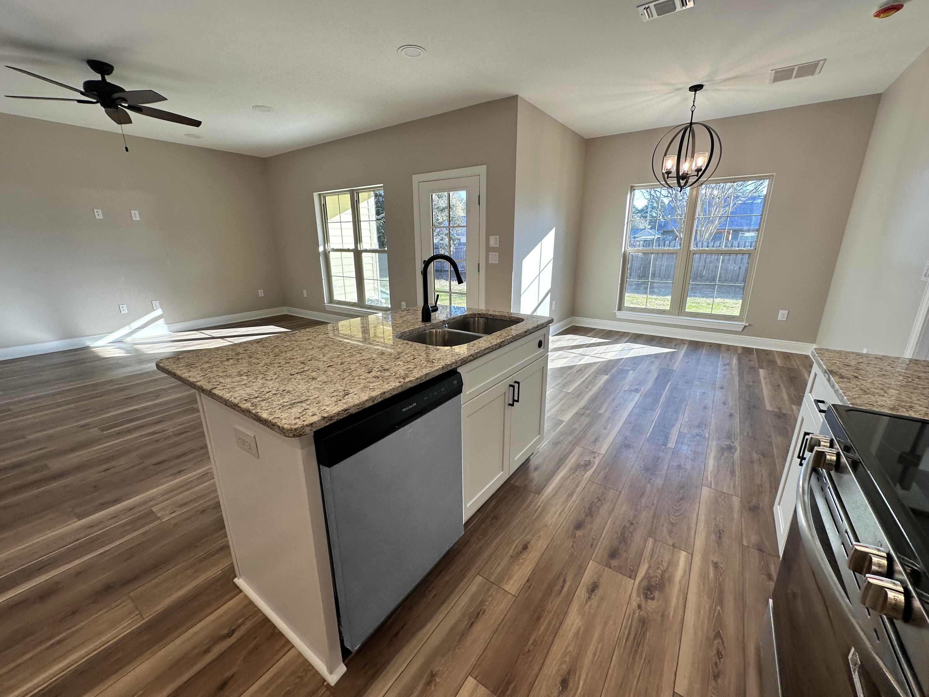 COUNTRY BREEZE ESTATES - Residential