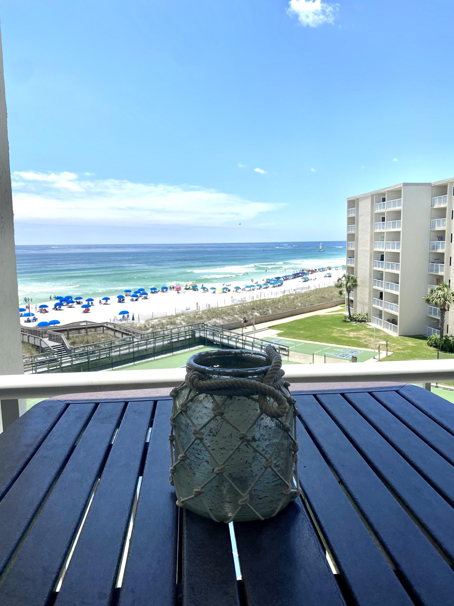 HOLIDAY SURF & RACQUET CLUB - Residential