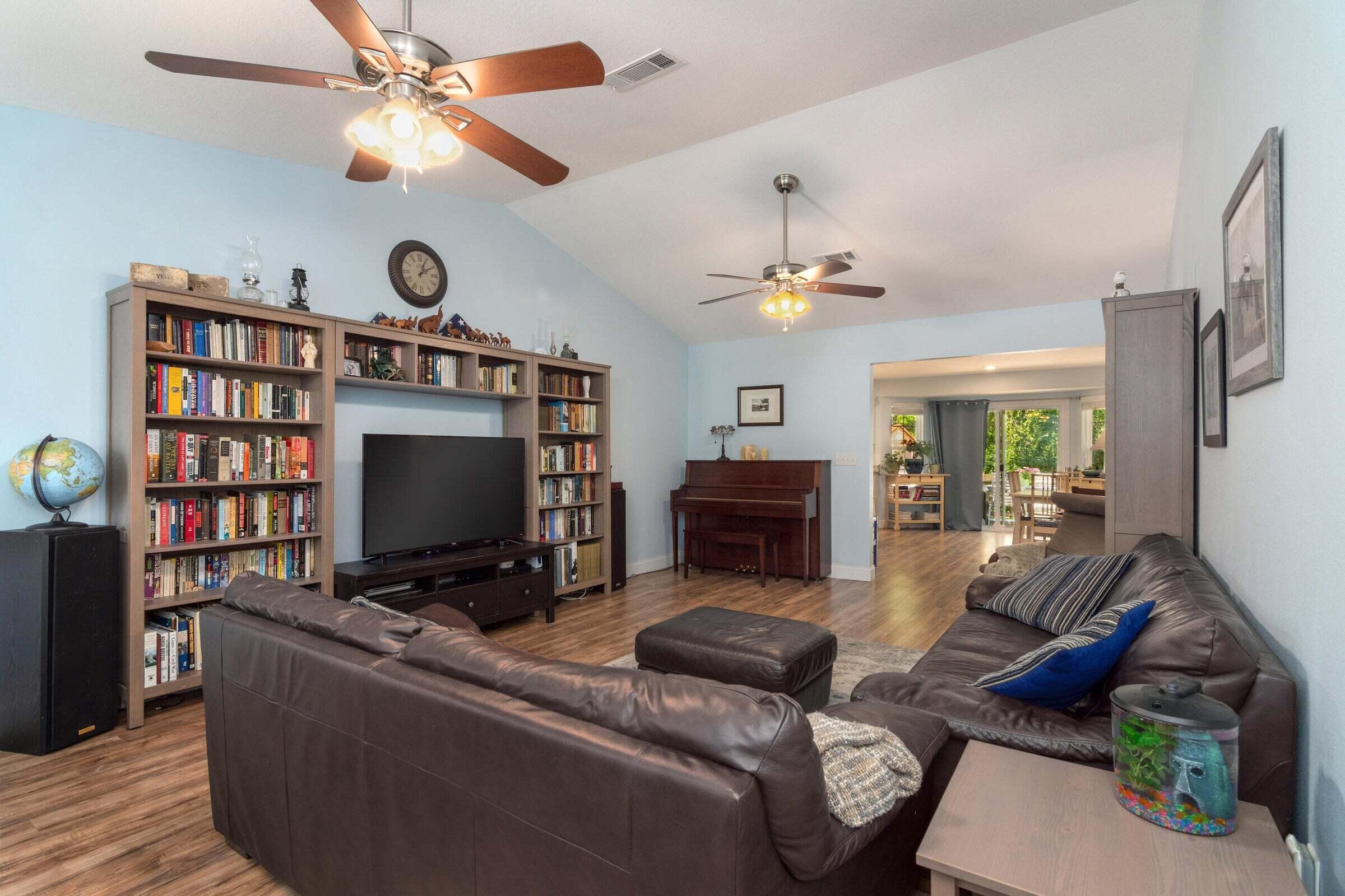 VALPARAISO PINECREST 5 - Residential Lease