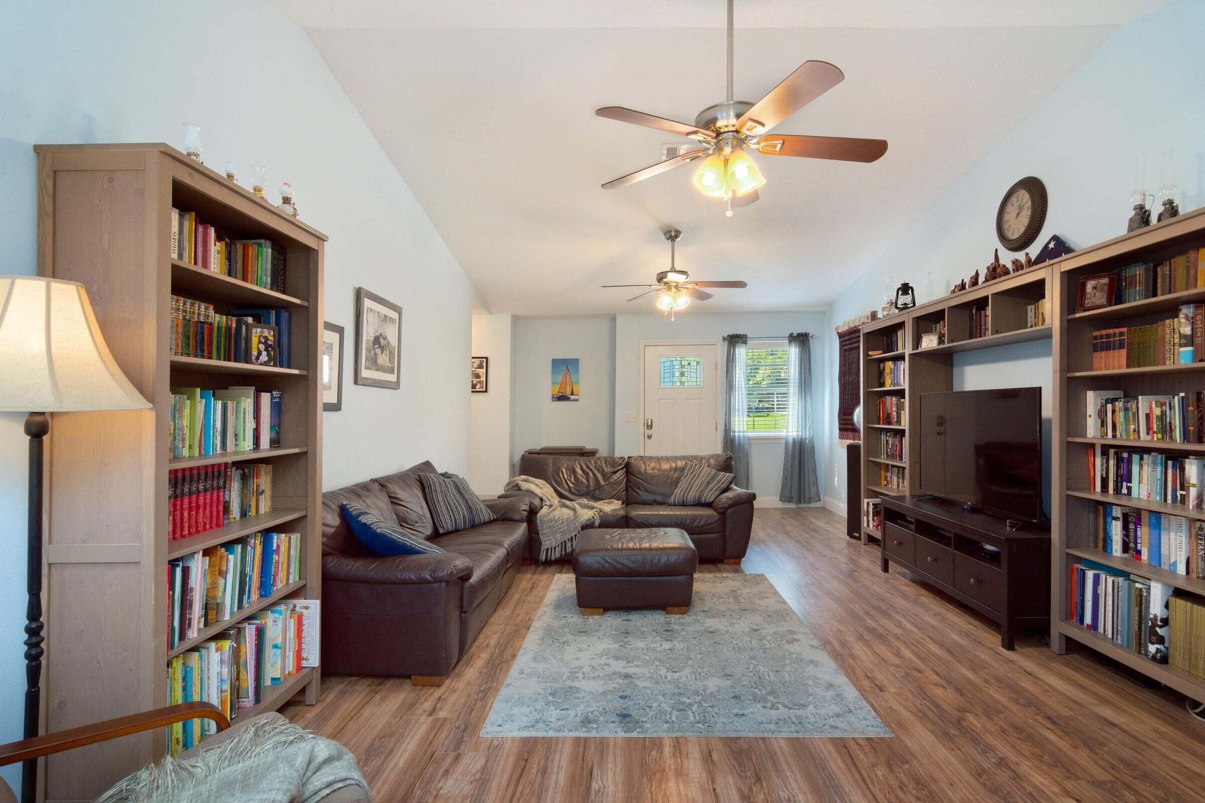 VALPARAISO PINECREST 5 - Residential Lease