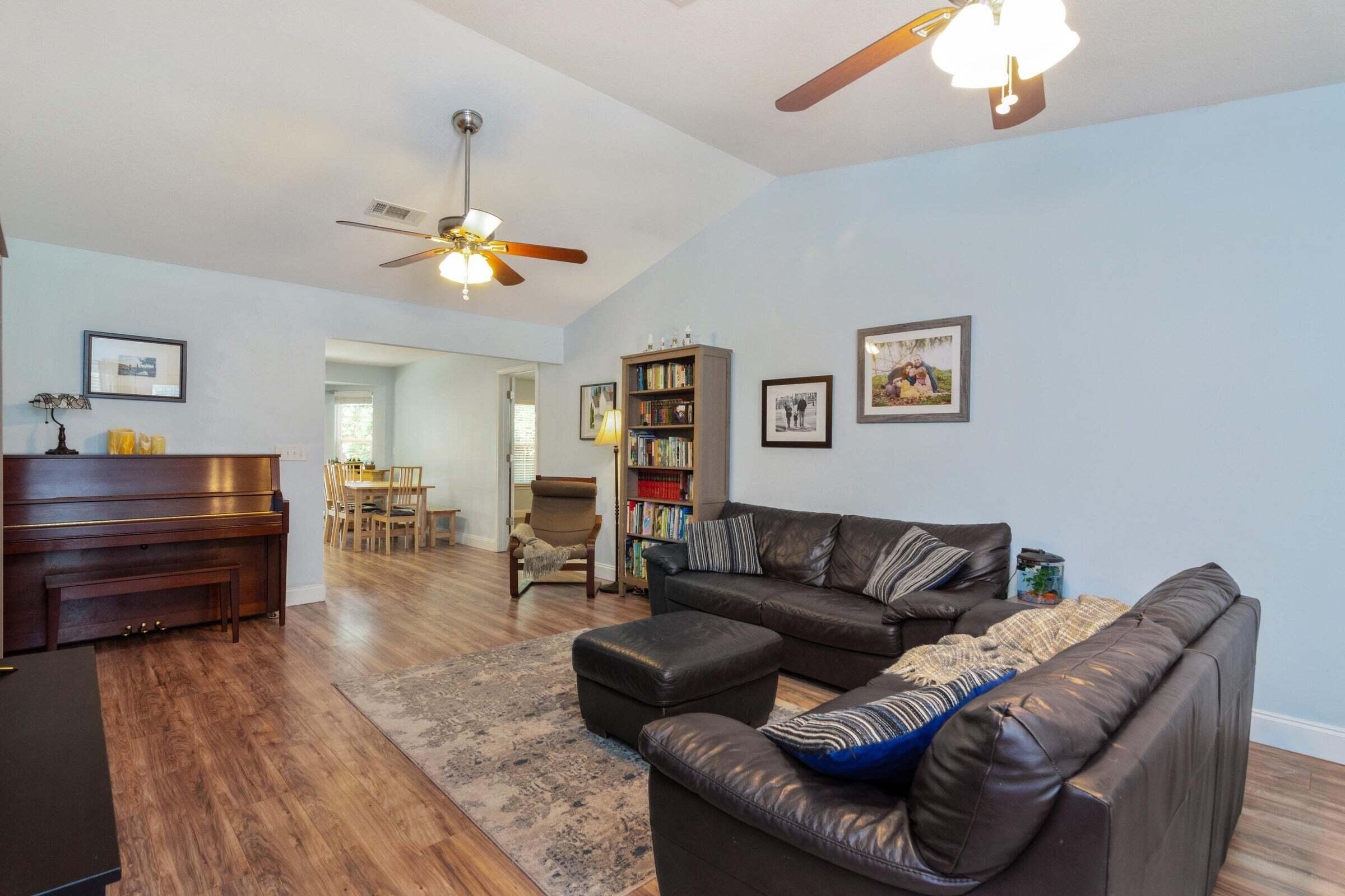 VALPARAISO PINECREST 5 - Residential Lease