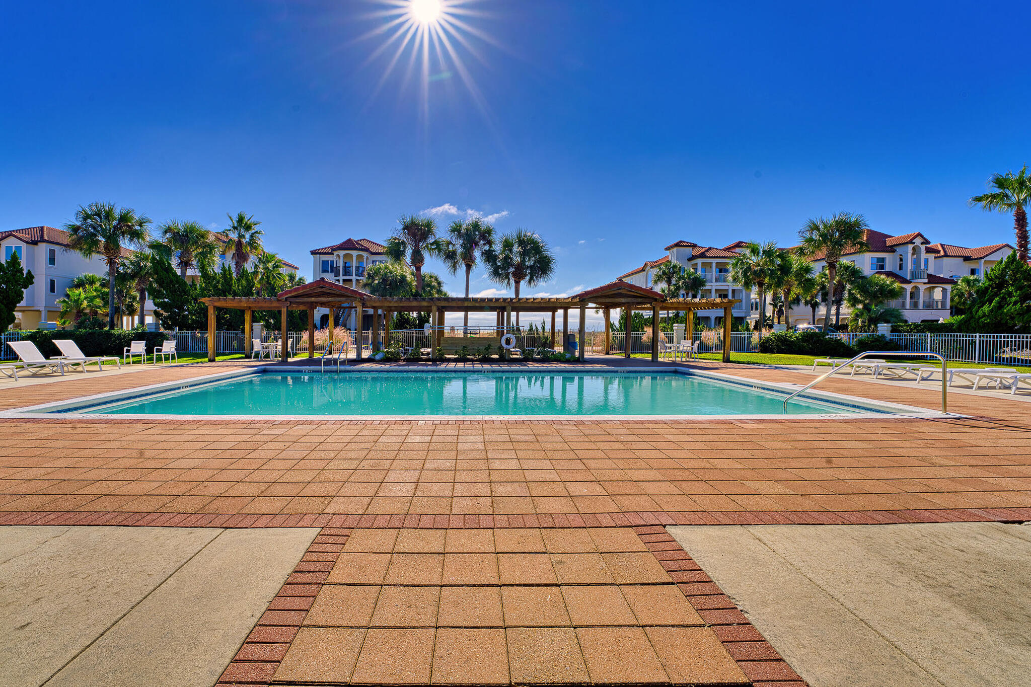 SUNSET BEACH - Land