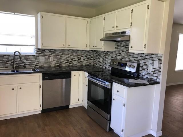 VICTORIA PARK - Residential Lease