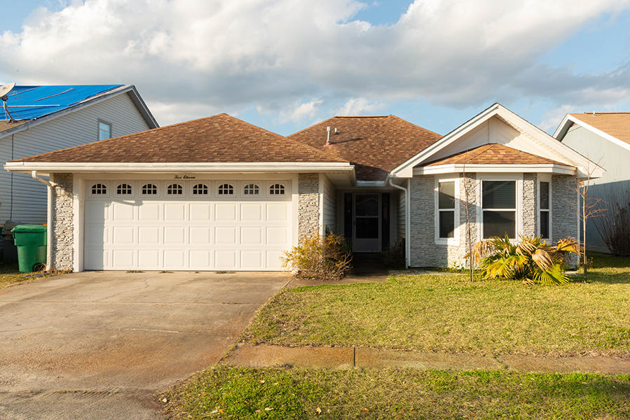 Only minutes away from Hurlburt Field Air Force Base and  Eglin AFB. 3 bedrooms and 2 bathrooms with a two car garage. Fenced back yard with pergola over back deck. Hardwood flooring and gas fireplace in living room. Kitchen has granite counters and stainless appliances. No pets allowed and no smoking inside home.