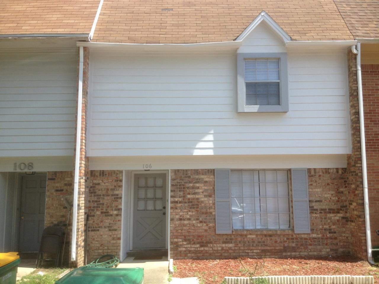 VERY NICE SPACIOUS TOWNHOME IN SUMMERWINDS T/H OFF JAMES LEE ROAD. CALL FOR SHOWING INFO. SMALL FENCED BACKYARD. LARGE BEDROOMS. SEPERATE LIVINGROOM AND DINING ROOM. LAUNDRY ROOM IN ATTACHED STORAGE ROOM.