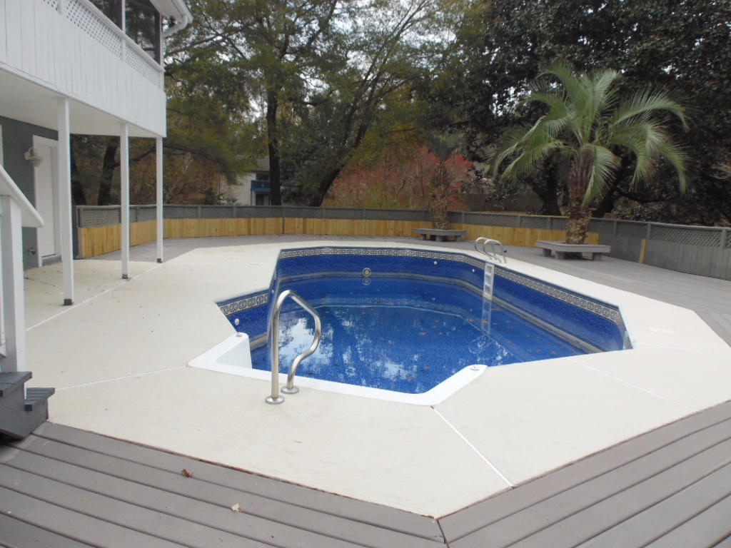 ROCKY BAYOU COUNTRY CLUB ESTATES 3 - Residential