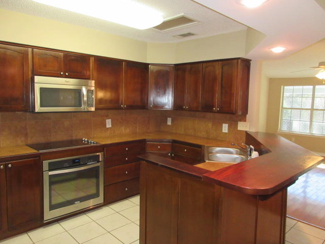 ROCKY BAYOU COUNTRY CLUB ESTATES 3 - Residential