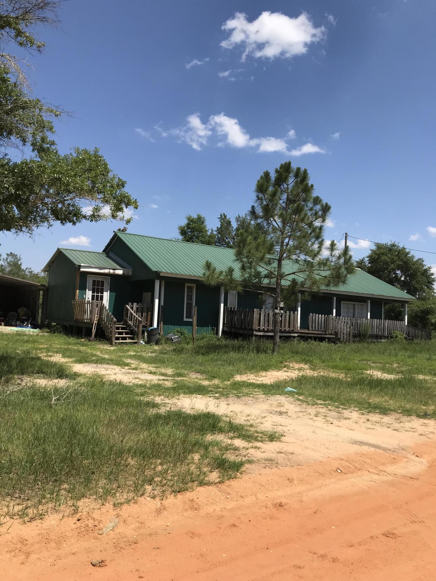 Fixer Upper 1976 mobile home on corner lot in Oakwood Hills in Mossy Head.