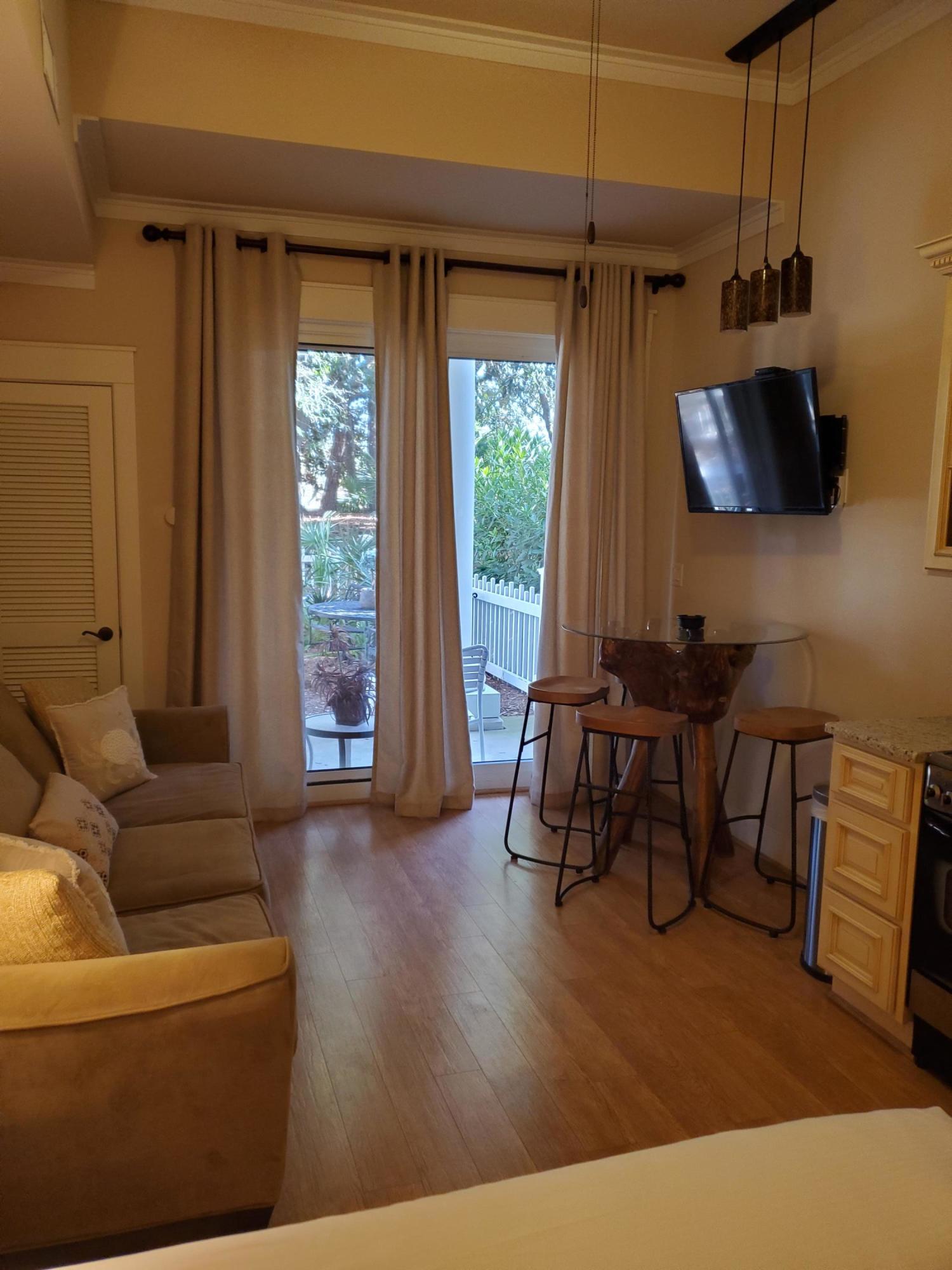 PILOT HOUSE - Residential Lease