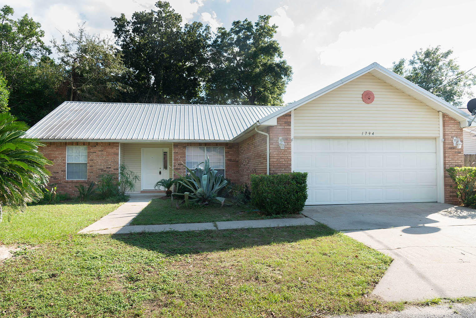 RAINBOWS END - Residential Lease