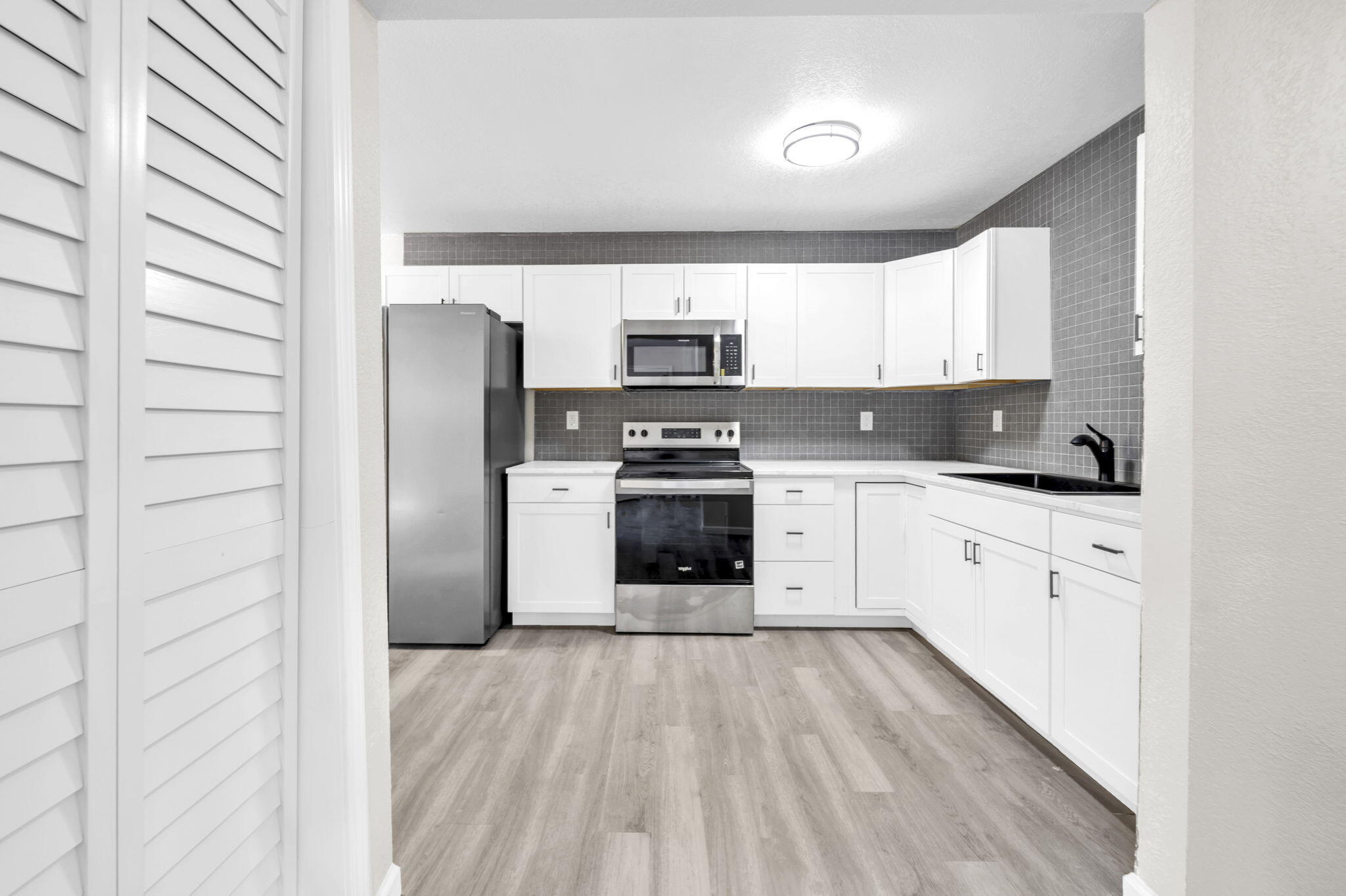 The seller spared no expense on this one—everything has been updated. This fully renovated home at 107 Wayne Avenue features a brand-new roof, all-new electrical wiring, new flooring throughout, and fresh interior paint. 
The kitchen shines with new cabinets, and all major systems have been upgraded, including a new HVAC system and a new water heater. With quality updates completed from top to bottom, this move-in-ready property offers worry-free ownership. 
Perfect for first-time homebuyers, investors, or a turnkey Airbnb opportunity.