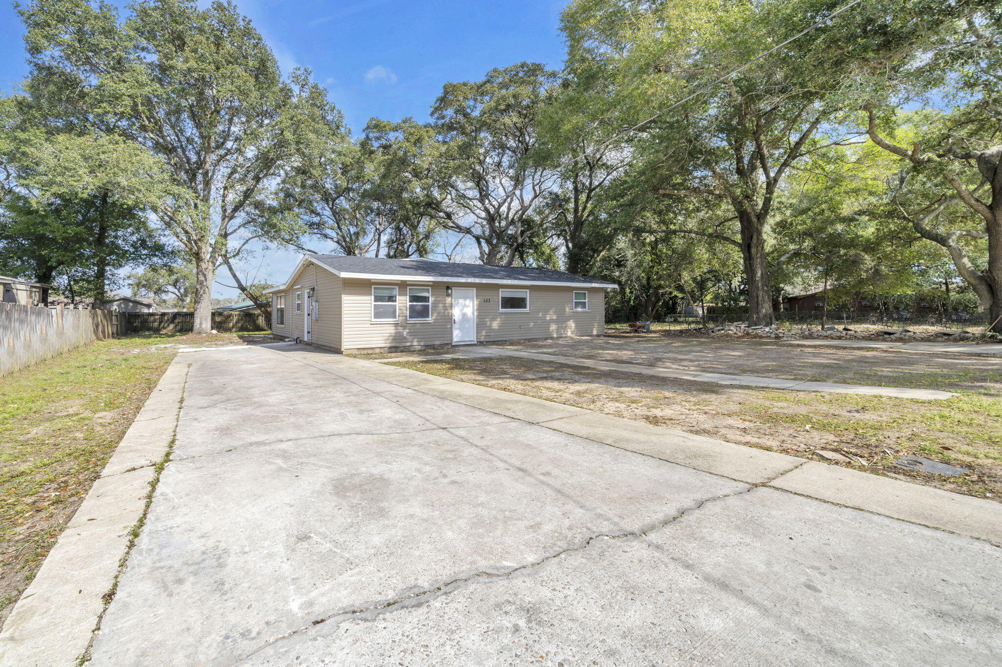 NO RECORDED SUBDIVISION - Residential