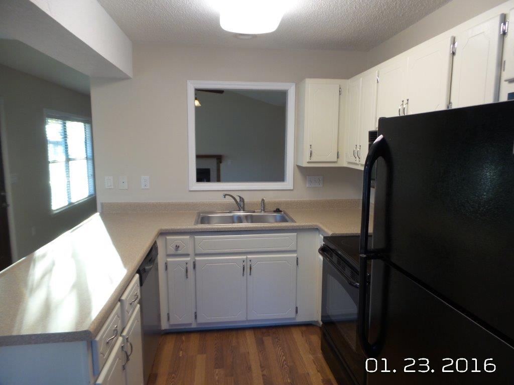 SHOAL TERRACE ESTATES - Residential Lease