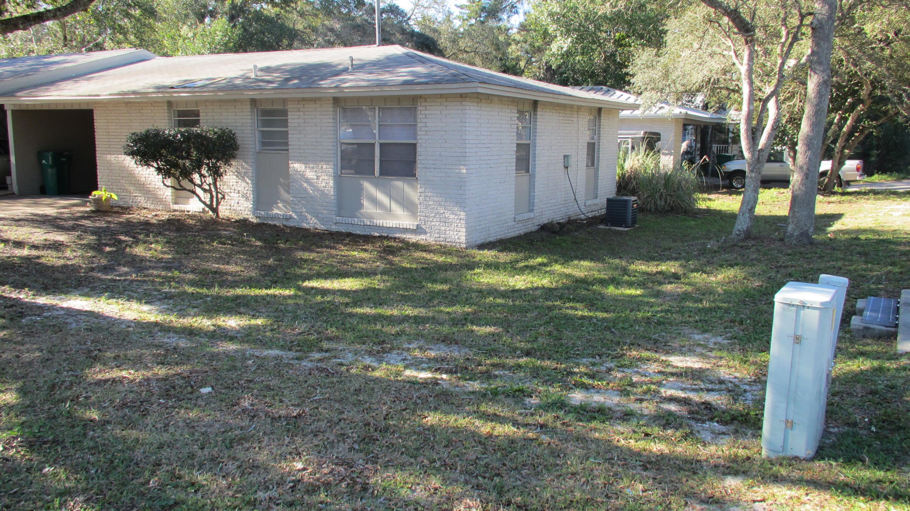 2 bedroom, 1 bath duplex located in West Destin! Carpeted bedrooms. Sorry, pets are not negotiable.