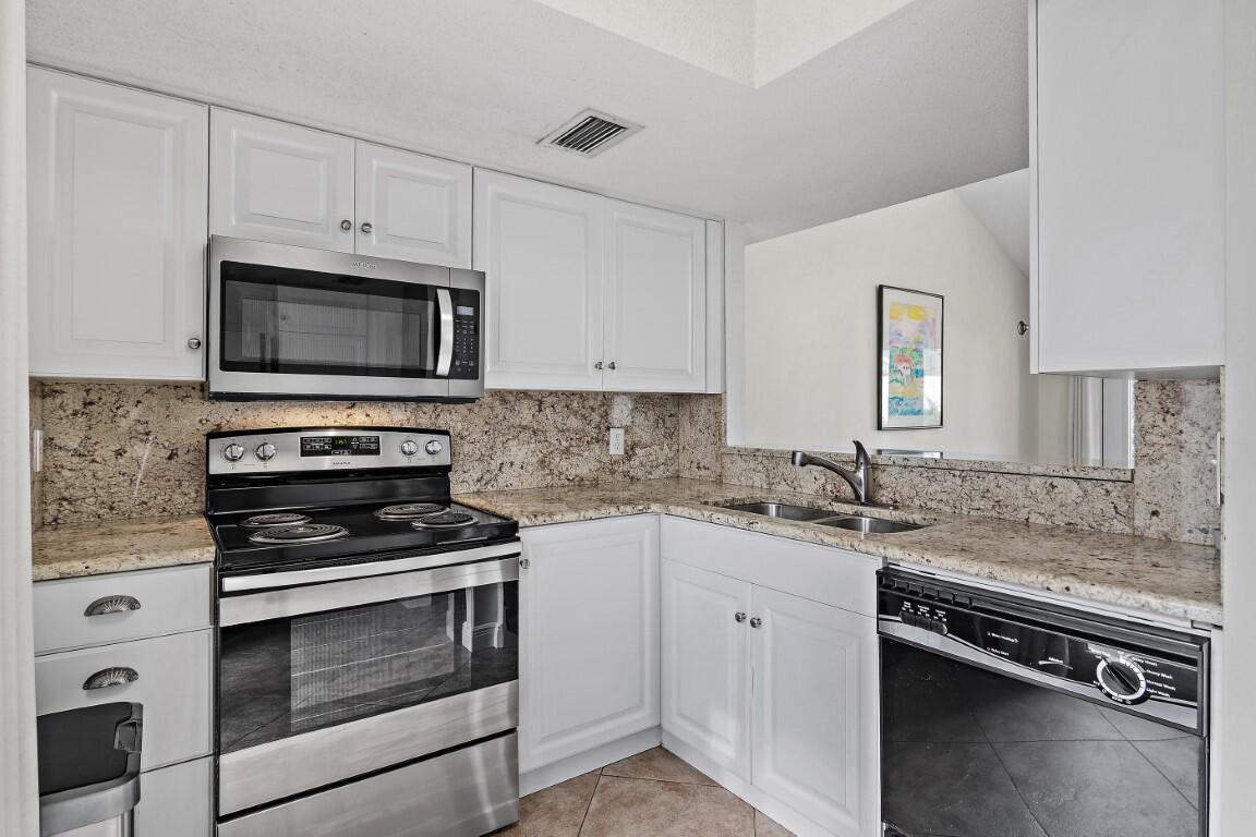 LINKSIDE VILLAGE UNIT 1 - Residential