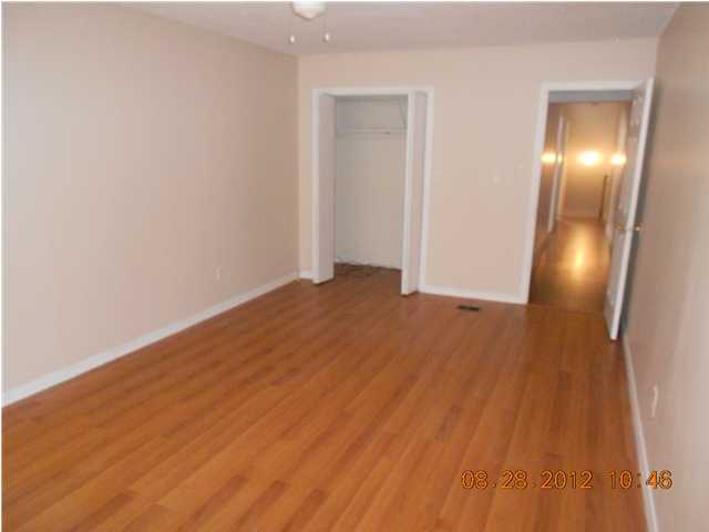 COUNTRY VILLAS - Residential Lease