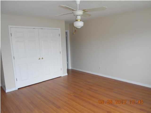 COUNTRY VILLAS - Residential Lease