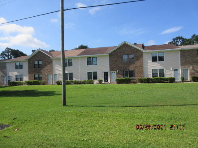 COUNTRY VILLAS - Residential Lease