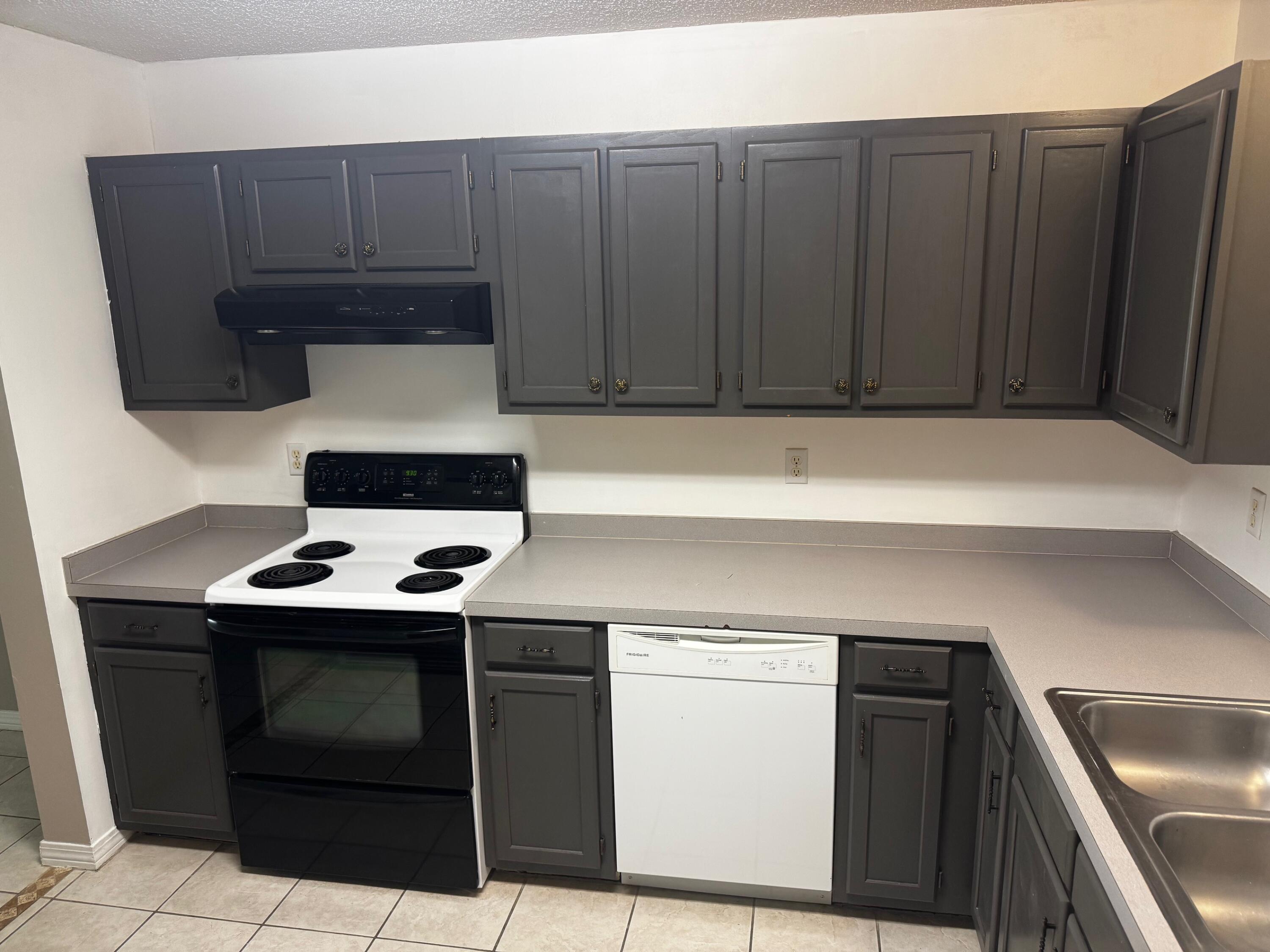 SCHNEIDER DRIVE T/H - Residential Lease