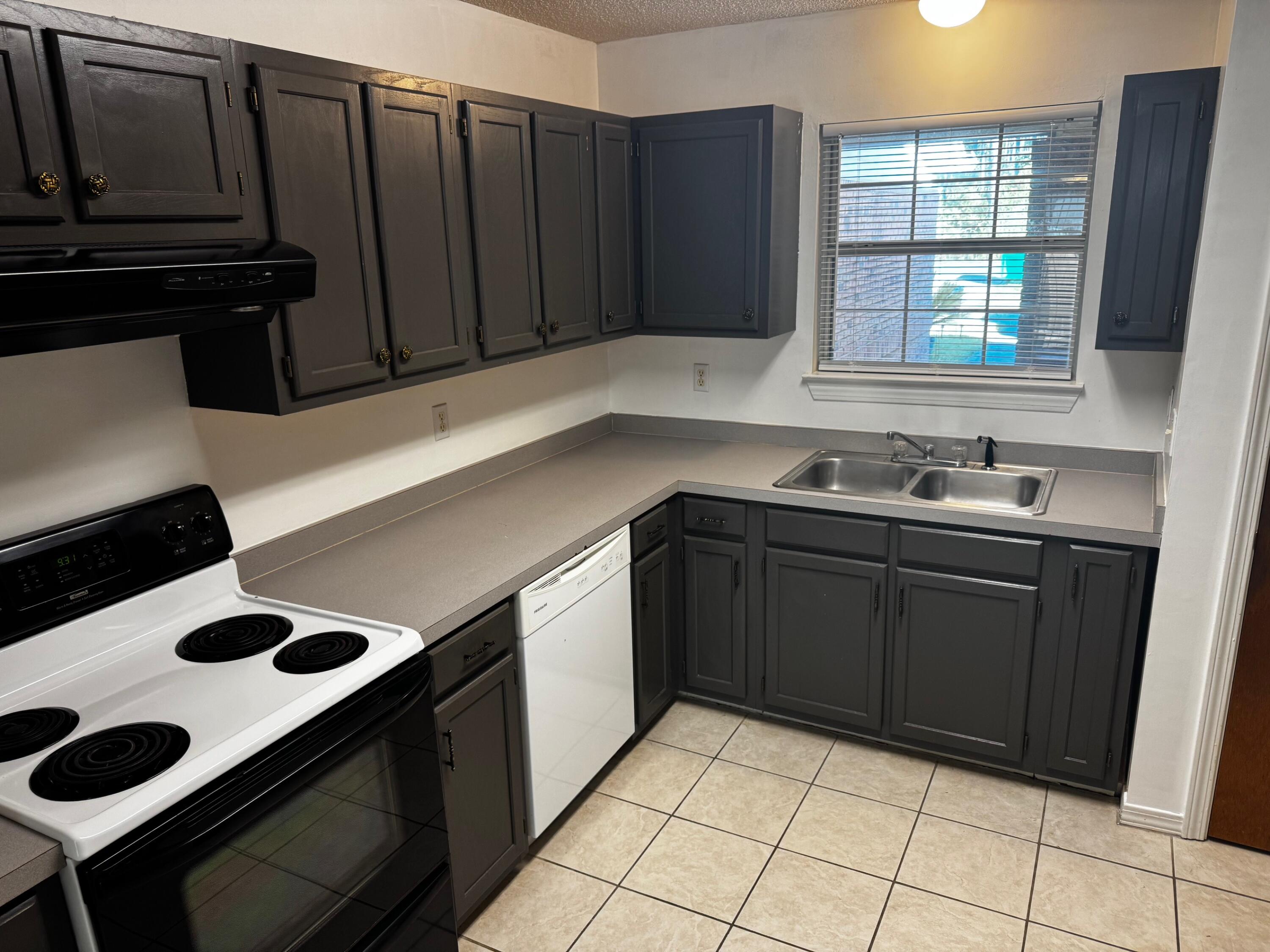 SCHNEIDER DRIVE T/H - Residential Lease