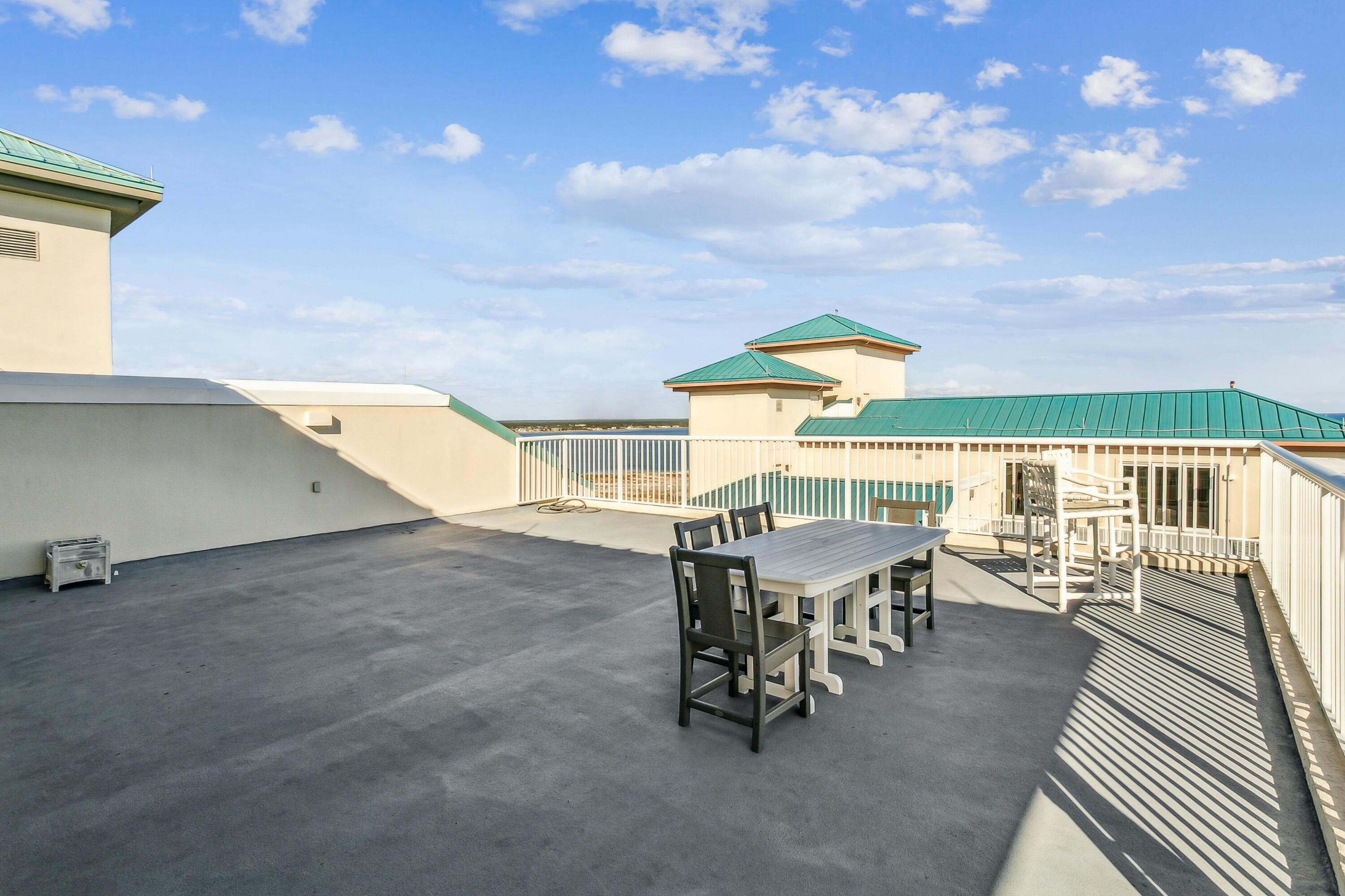 SUMMERWIND CONDOS - Residential