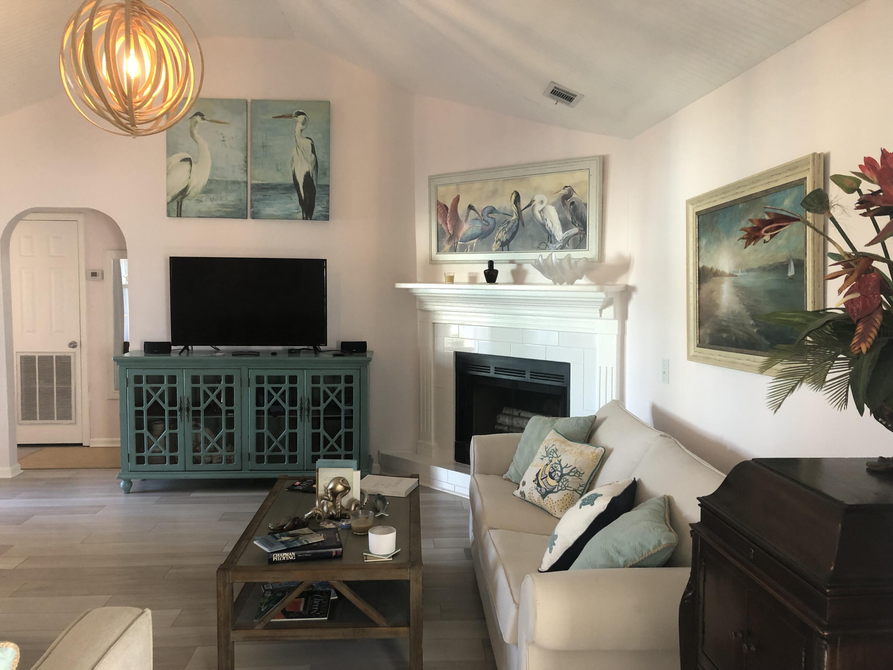 MIRAMAR HEIGHTS 20C4 LOT 8 BLK 8 - Residential