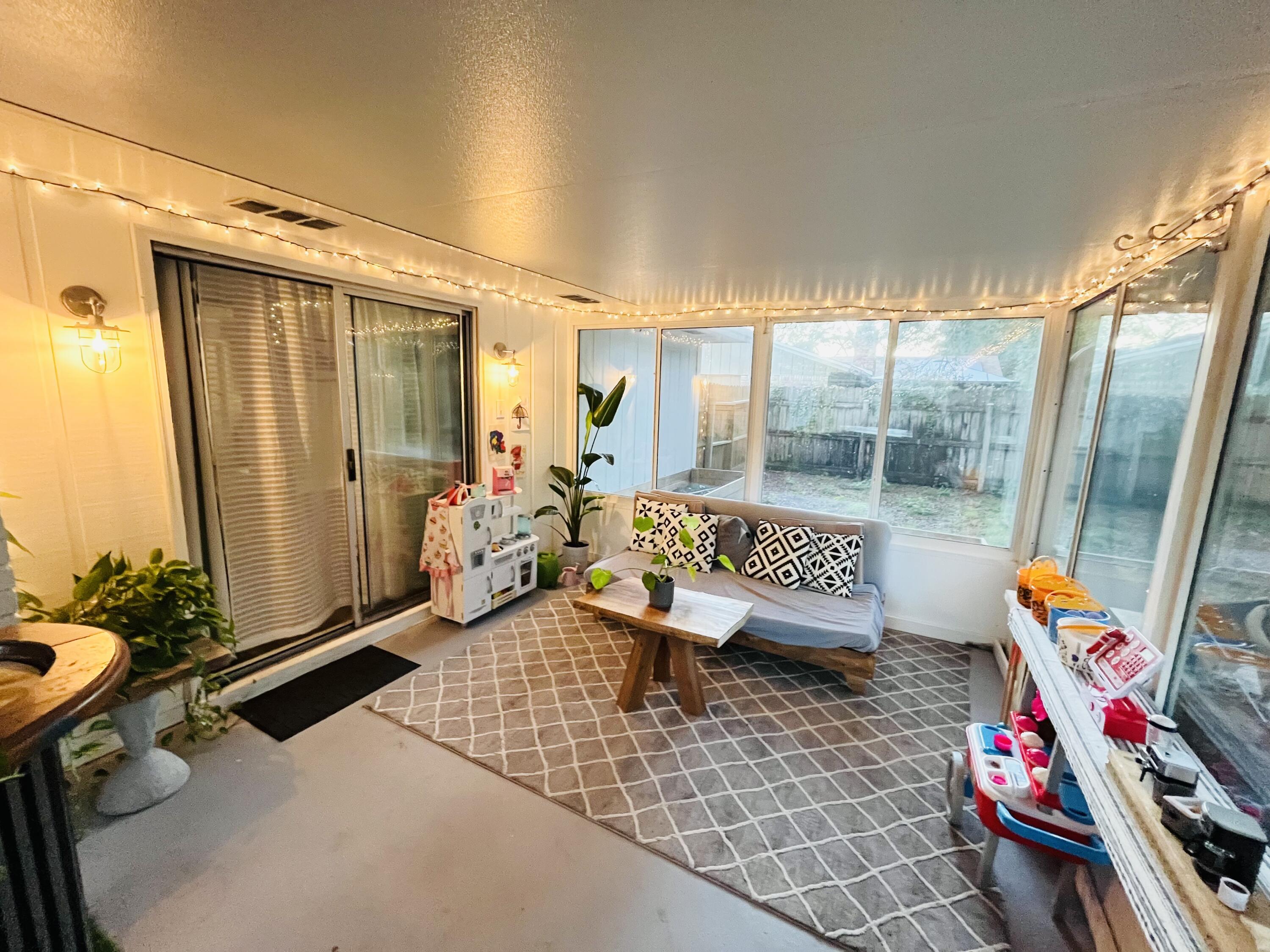 PORT DIXIE - Residential Lease