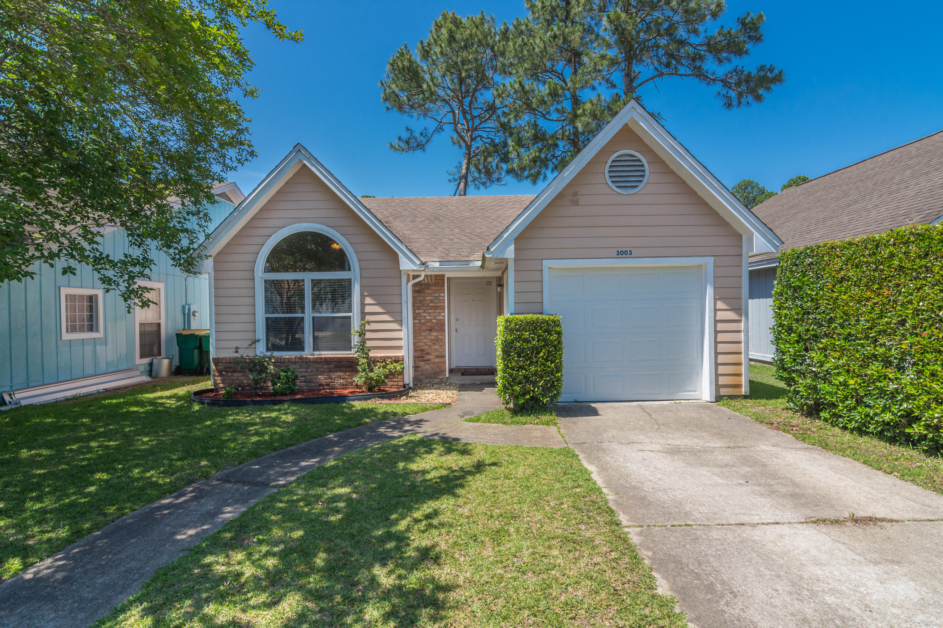 Three bedroom, 2 bath with one car garage! Located close to Eglin and Hurlburt Field. Fenced in backyard, vaulted ceilings, fireplace, open kitchen, and breakfast bar! Pets allowed with owner approval, some restrictions apply.