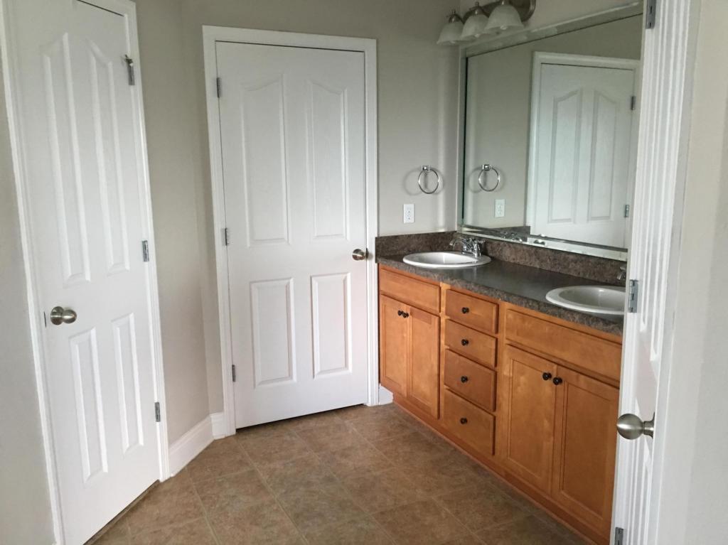ROLLING RIDGE - Residential Lease