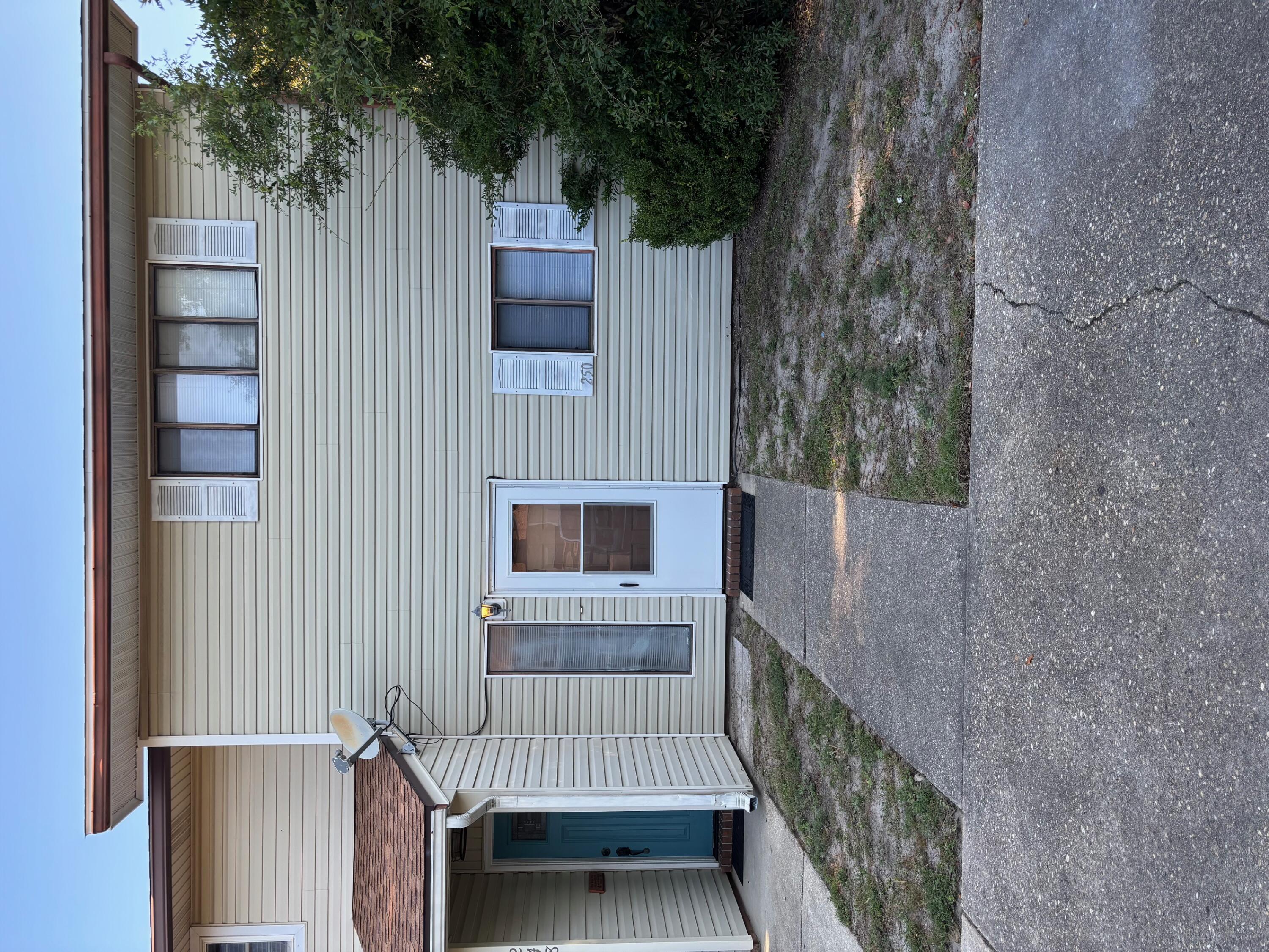 FOREST VIEW T/H - Residential Lease