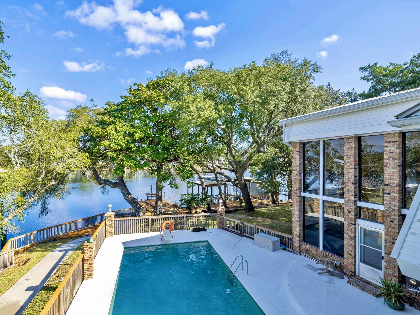 315 Vaughan Street NW Waterfront - Residential
