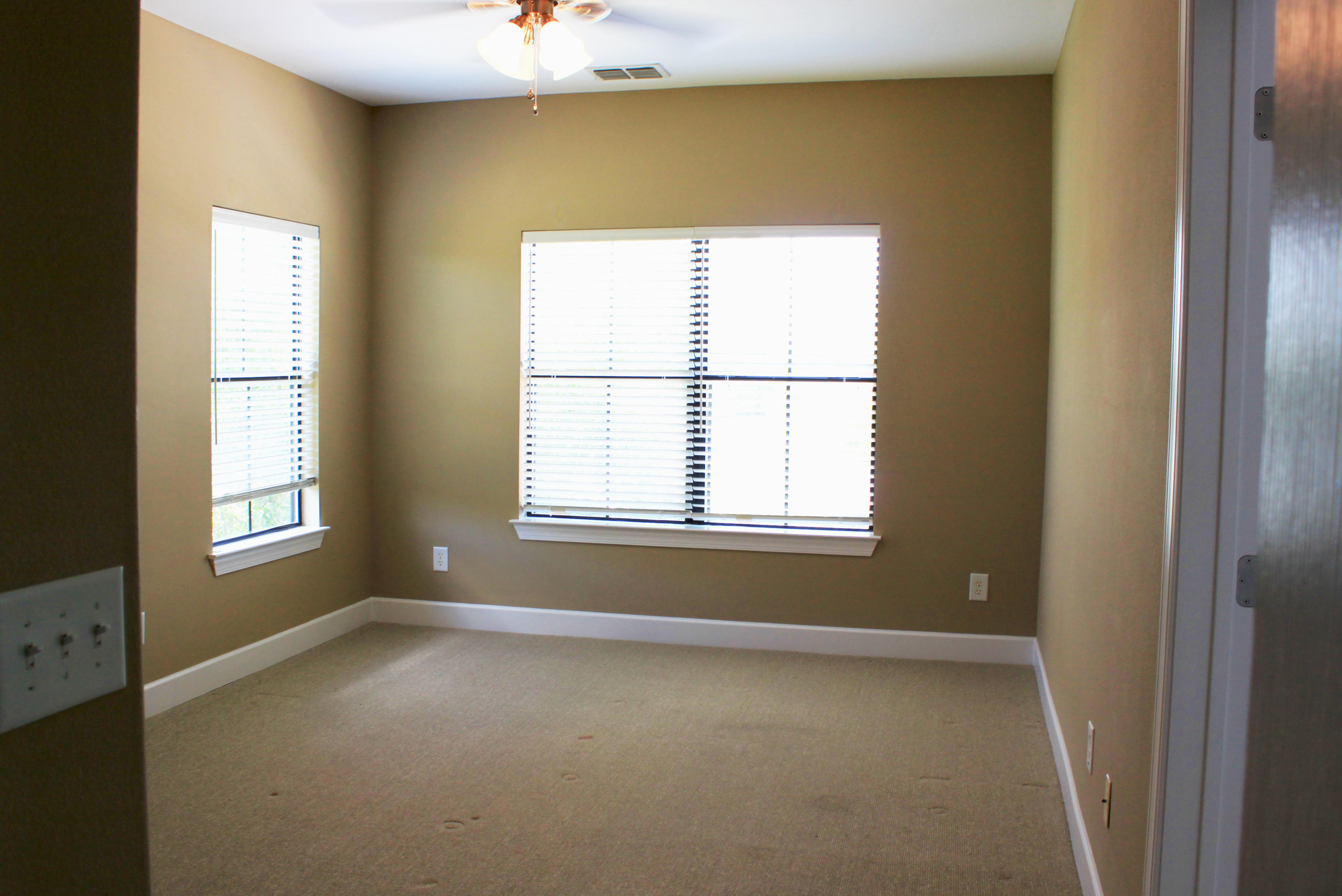 SOUTH HAVEN TOWNHOMES - Residential Lease