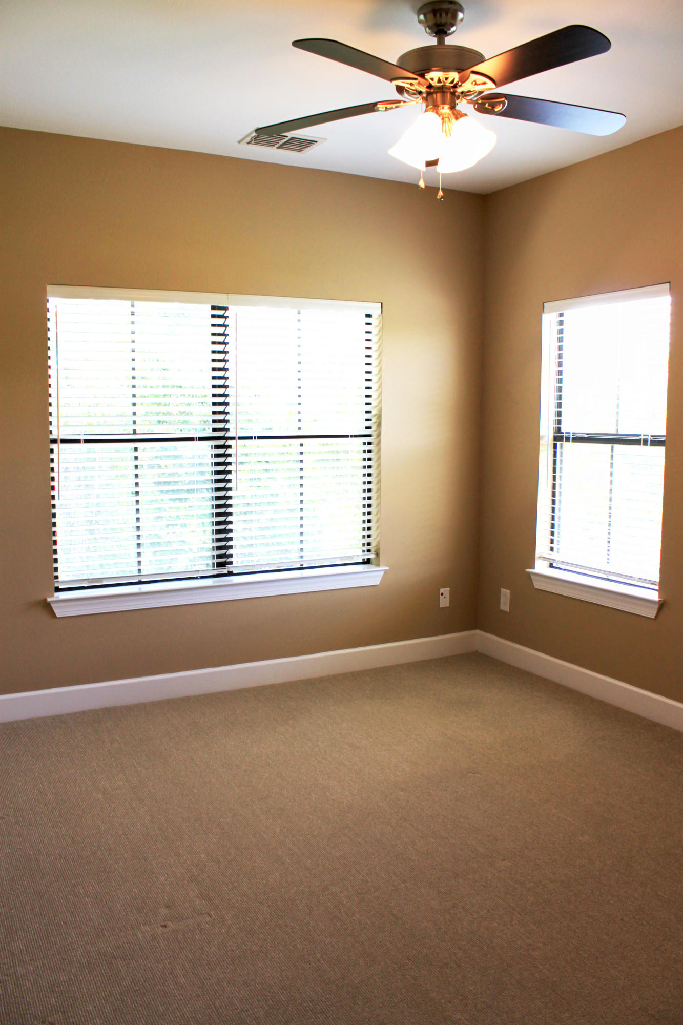 SOUTH HAVEN TOWNHOMES - Residential Lease