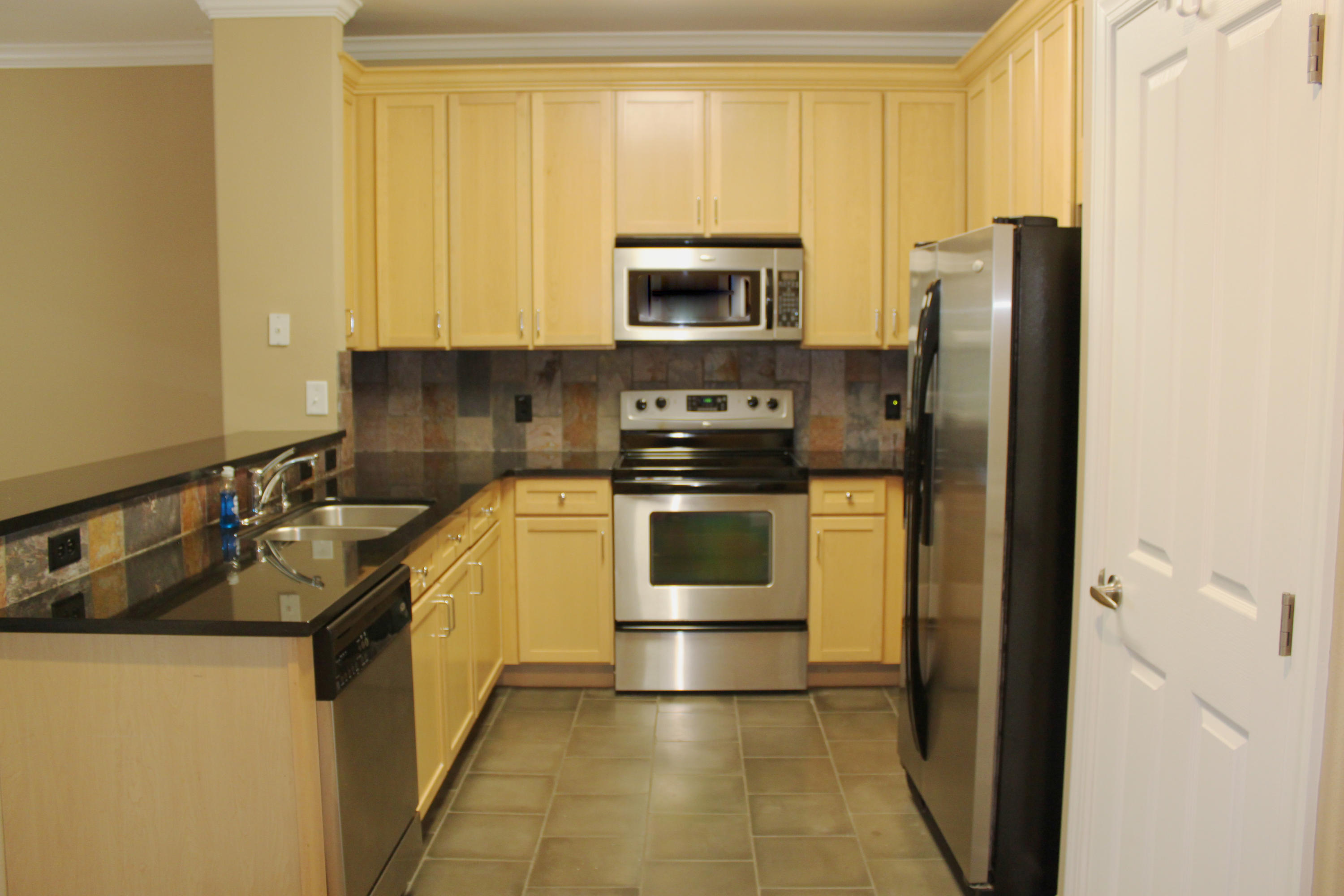 SOUTH HAVEN TOWNHOMES - Residential Lease