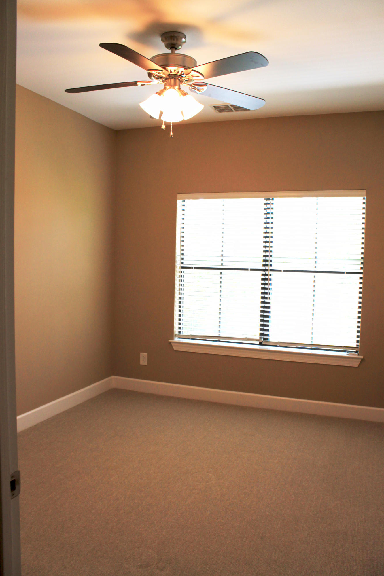 SOUTH HAVEN TOWNHOMES - Residential Lease
