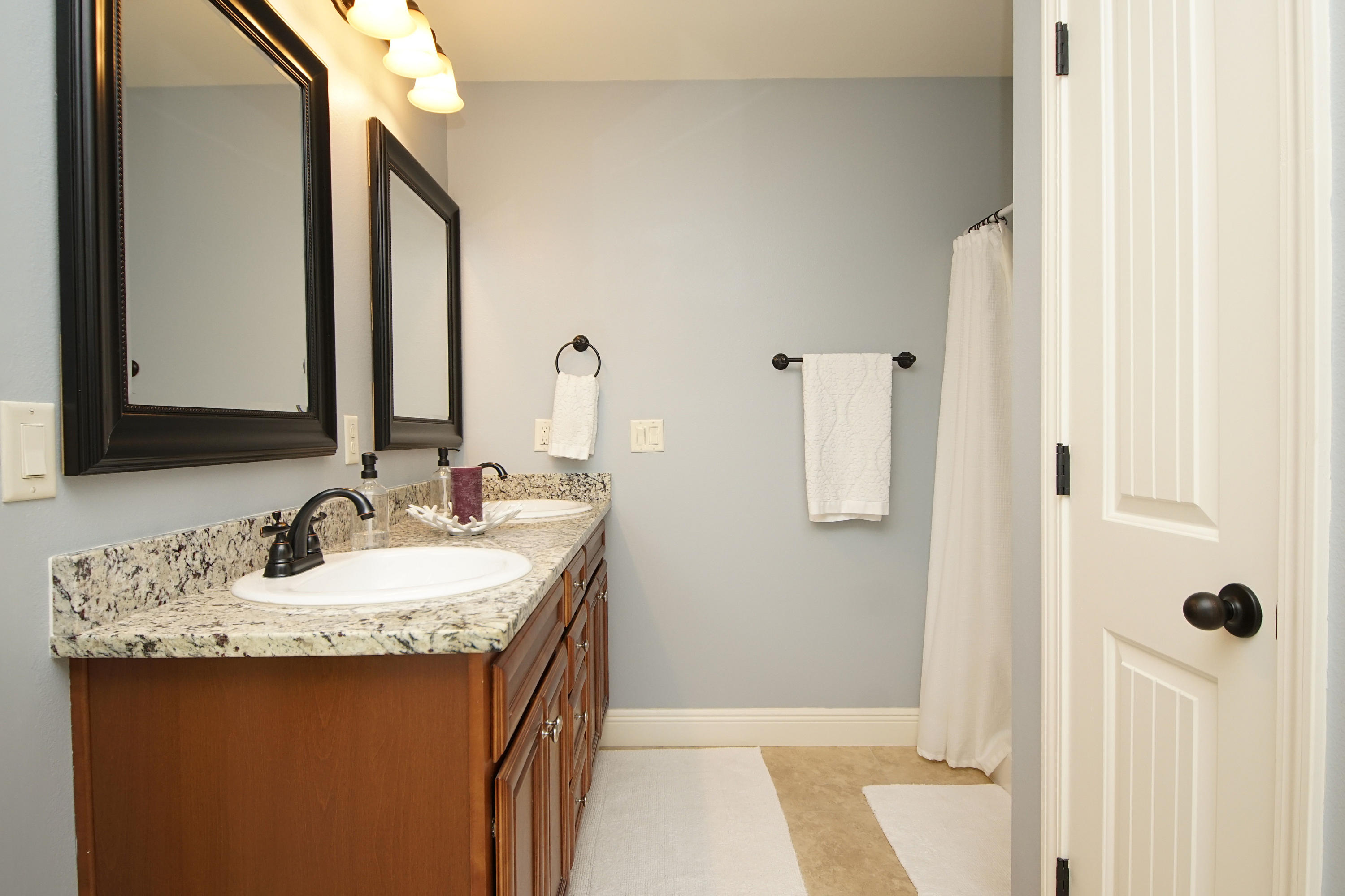 VALPARAISO PINECREST 6 - Residential Lease