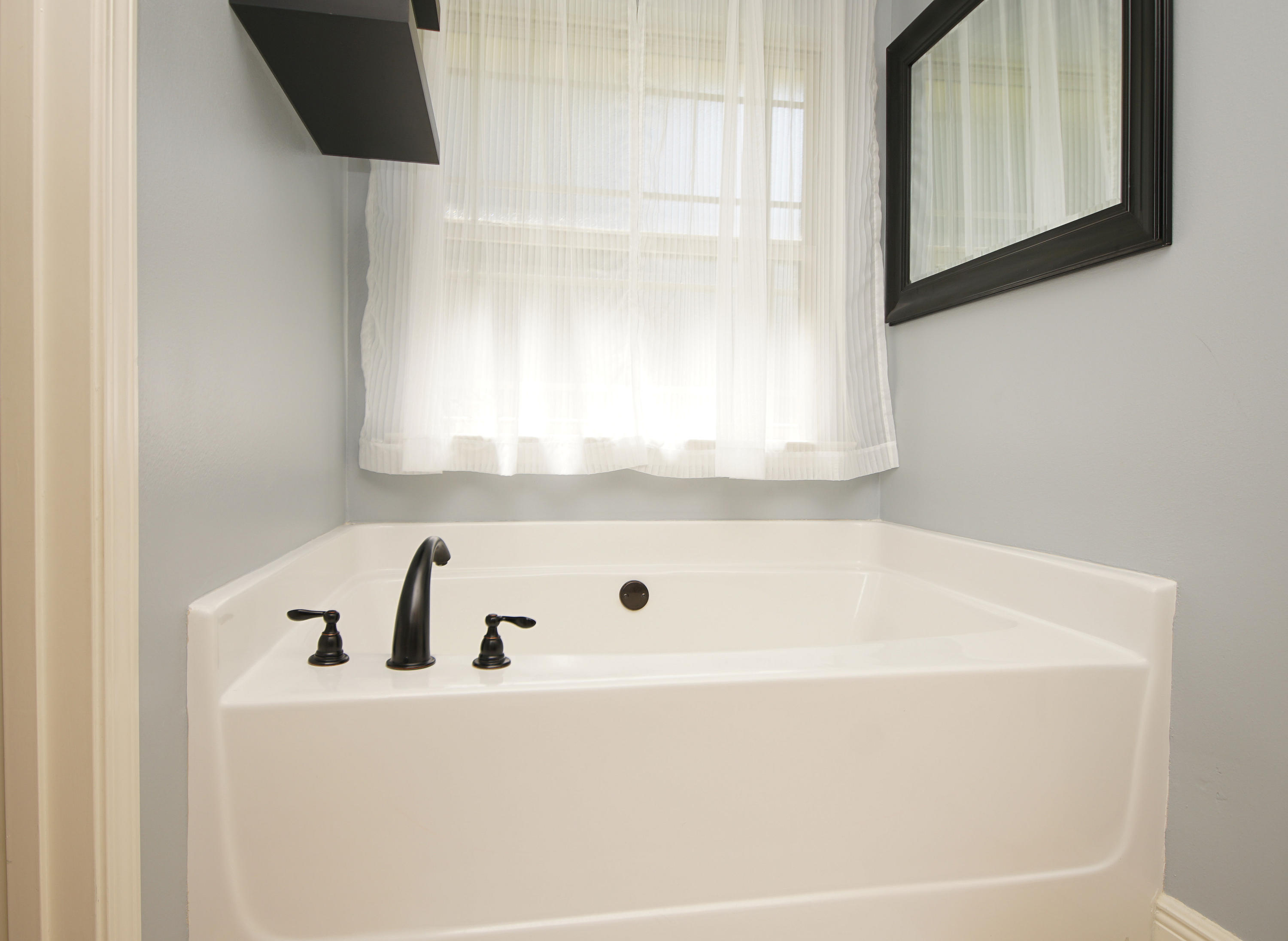 VALPARAISO PINECREST 6 - Residential Lease