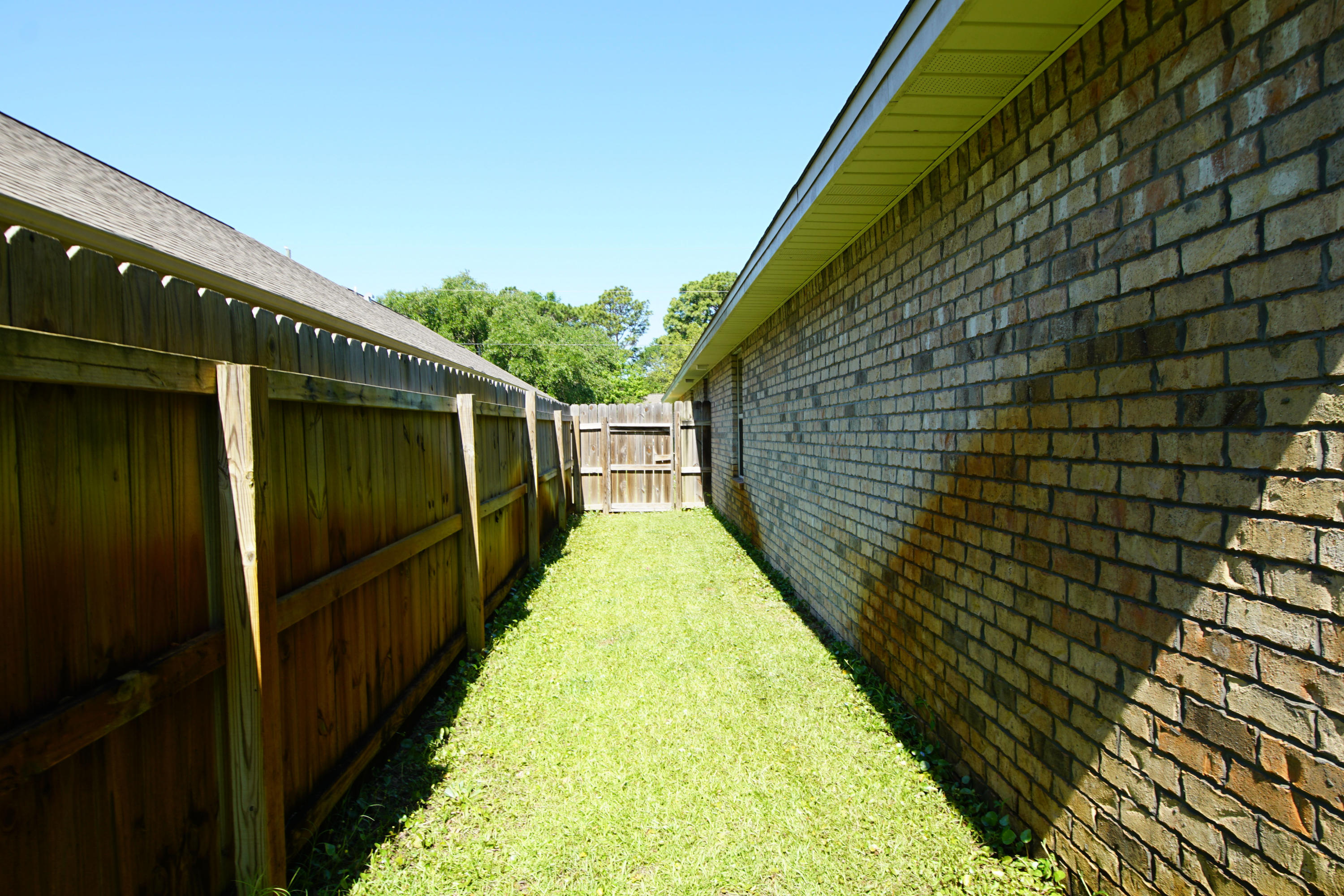 VALPARAISO PINECREST 6 - Residential Lease