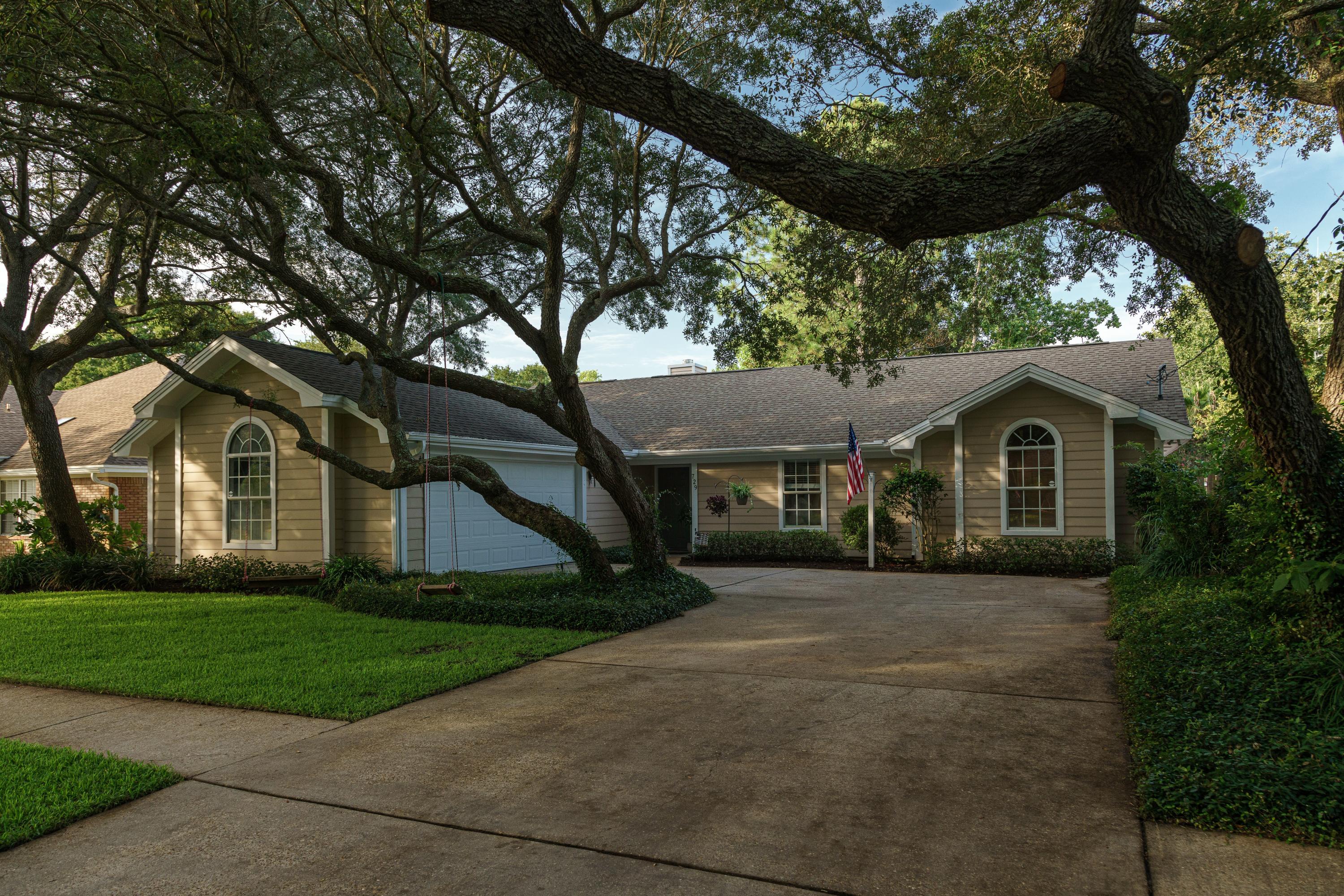 Breathtaking. That's the word I would use to describe this cozy house in Destin. This beauty boasts new waterproof LVP Flooring, new interior paint, new recessed LED lighting, granite countertops, tile backsplash, new sinks, faucets, and new closet doors and trim in the bedrooms. The back porch and back yard make this house perfect for entertaining guests as well as the open floor concept that connects the living room, dining area, and kitchen. This house radiates with natural light that flows through the windows and doors in the living room and dining area. The Master Bedrooms walk in shower is quite the spectacle.
This house is walking distance to some of Destin's best parks right on the Bay as well as a 5 minute drive to the incredible beaches Destin is known for.
