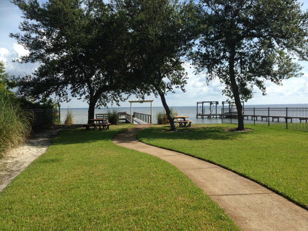 PELICAN BAY S/D - Land