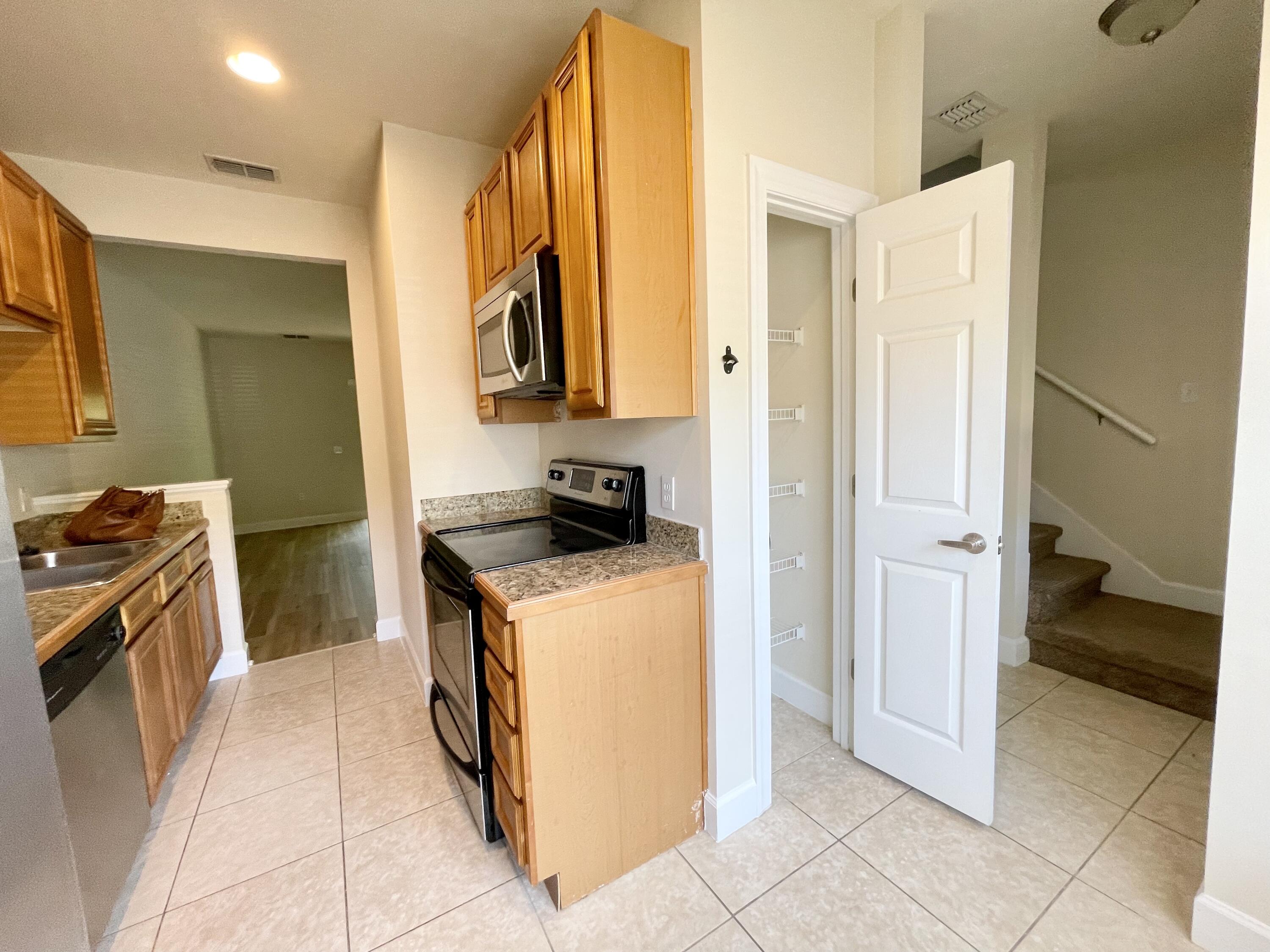 PALMS OF FREEPORT - Residential Lease