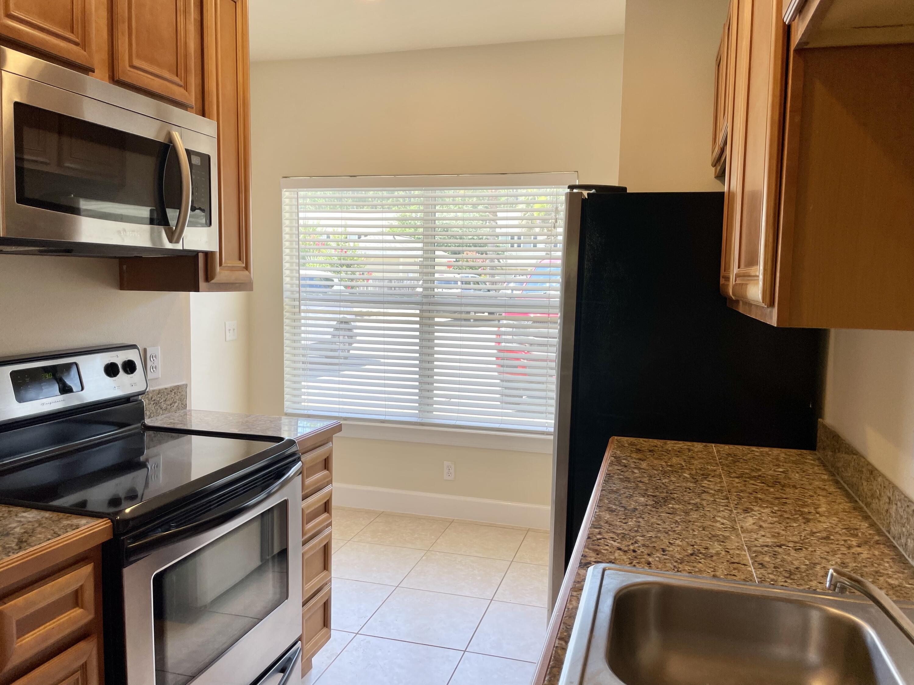 PALMS OF FREEPORT - Residential Lease